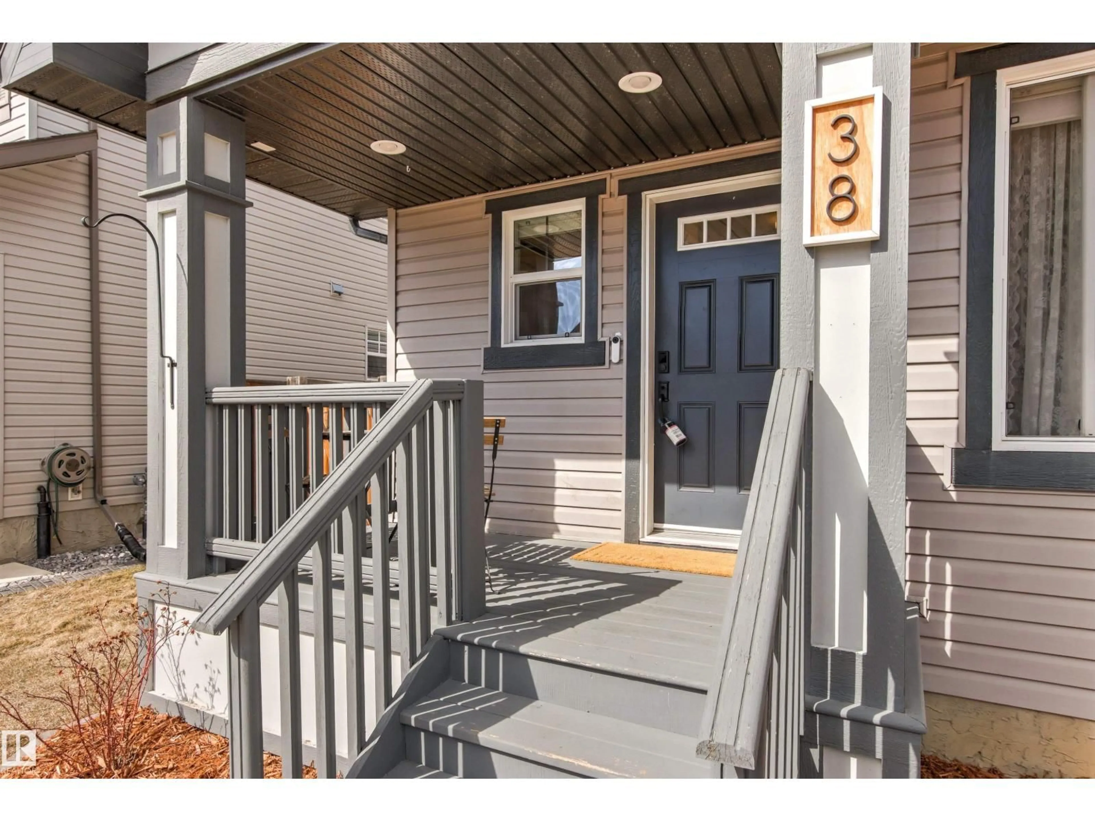 Indoor entryway for 38 HEWITT CI, Spruce Grove Alberta T7X0K6