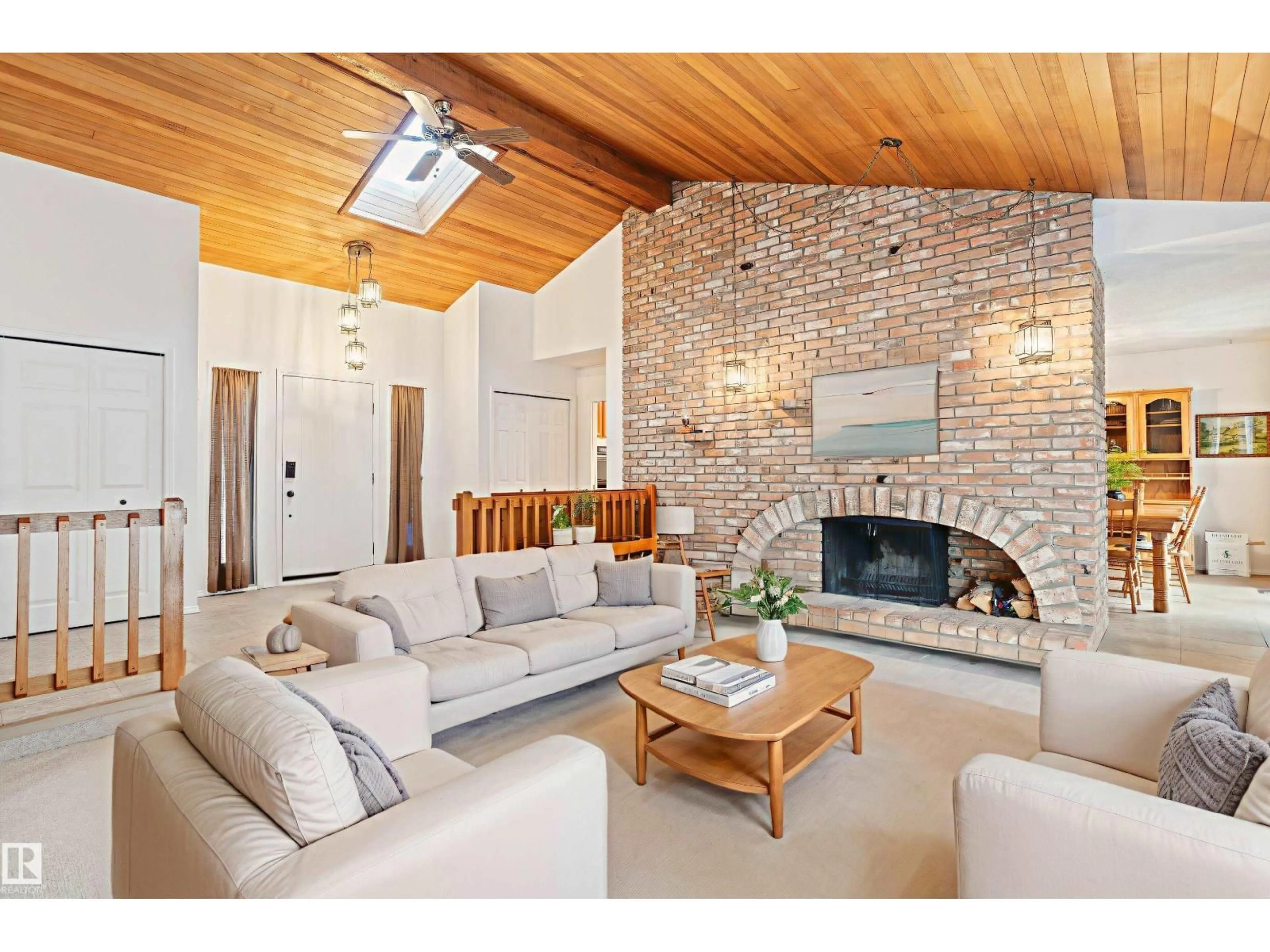 Living room with furniture, unknown for 258 GREENOCH CR, Edmonton Alberta T6L1B4