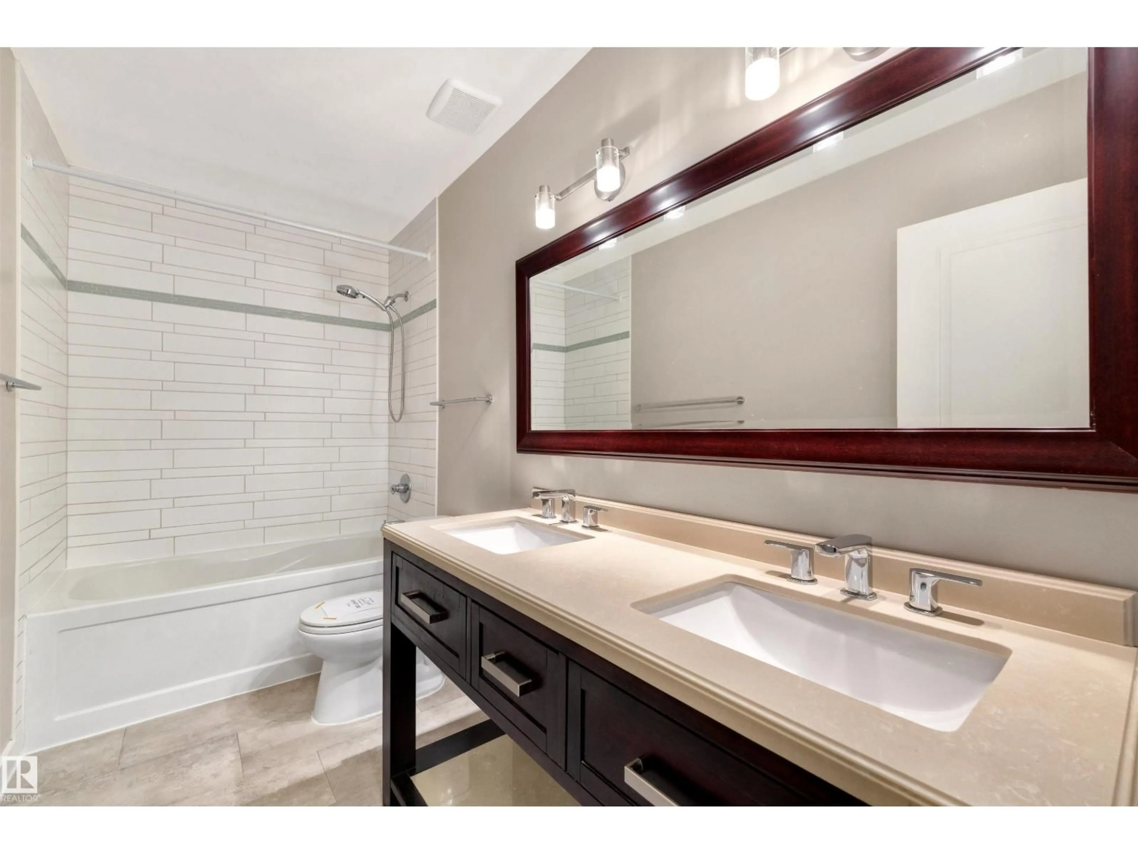 Standard bathroom, ceramic/tile floor for #32 - 10015 83 AV, Edmonton Alberta T6E2C3