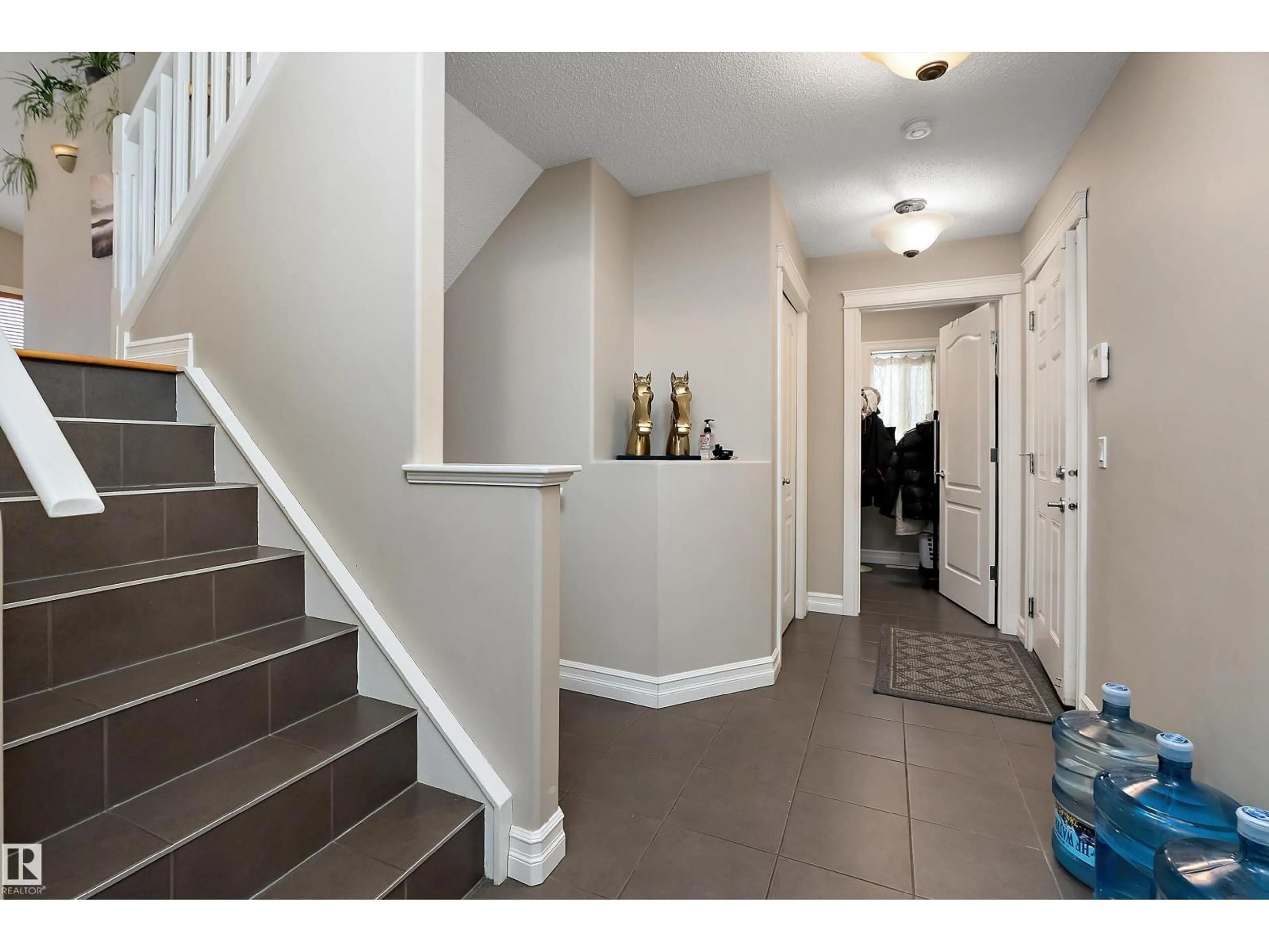 Indoor entryway for NW - 16748 118 ST, Edmonton Alberta T5X0B1