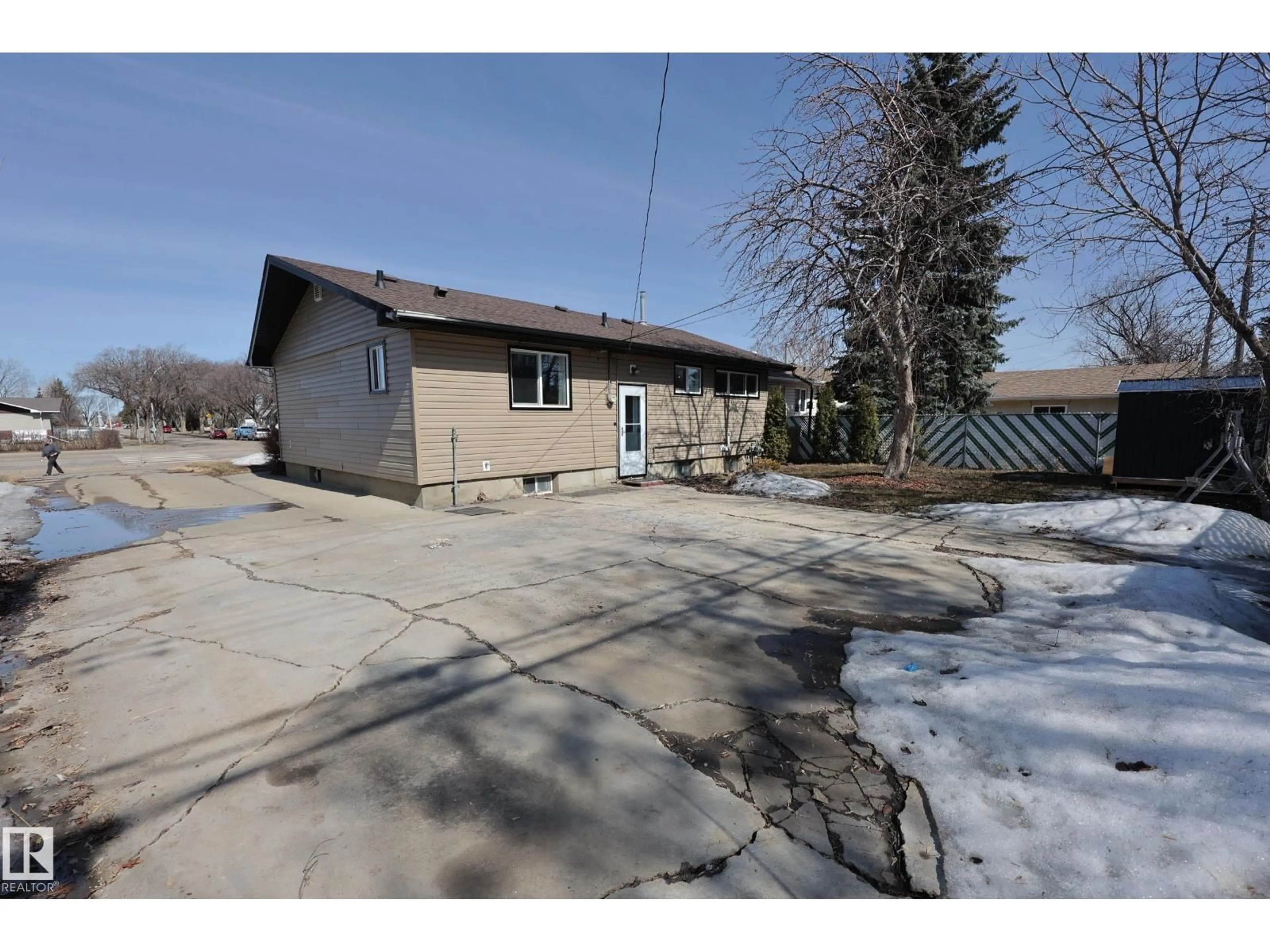 Unknown for 15725 95 AV, Edmonton Alberta T5P0A6