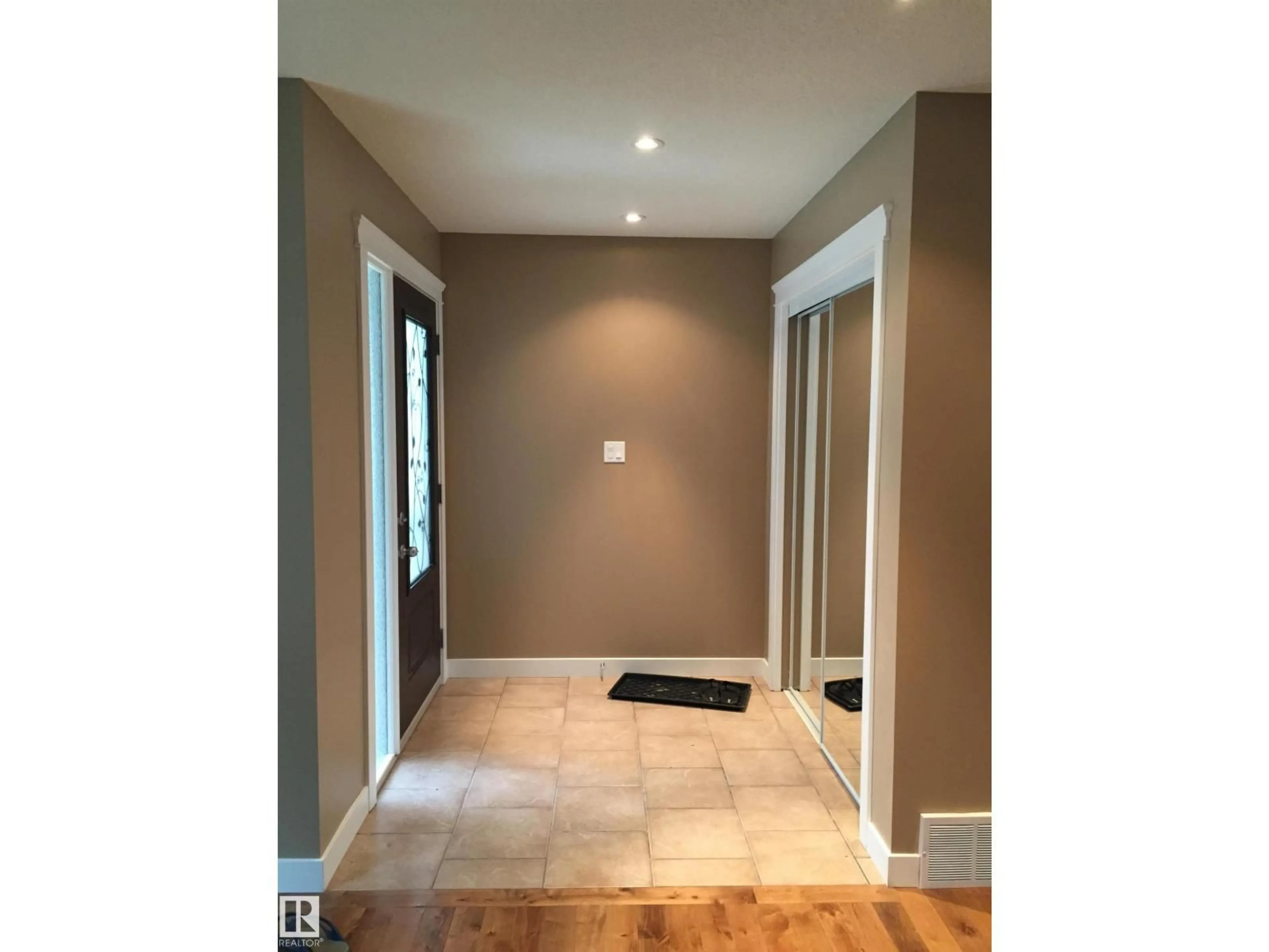 Indoor entryway for NW - 12226 88 ST, Edmonton Alberta T5B3S8