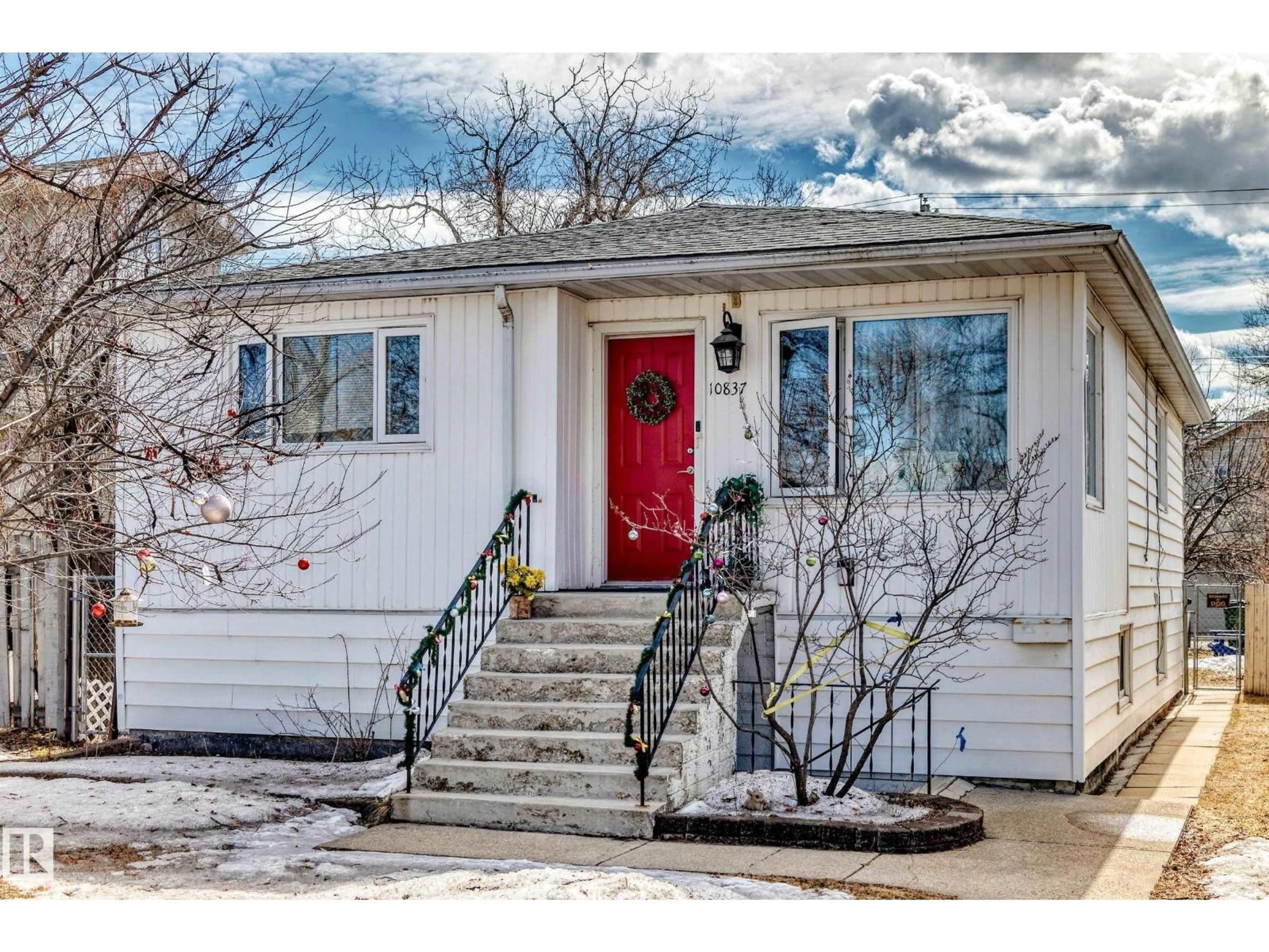 Unknown for 10837 65 AVE, Edmonton Alberta T6H1V8