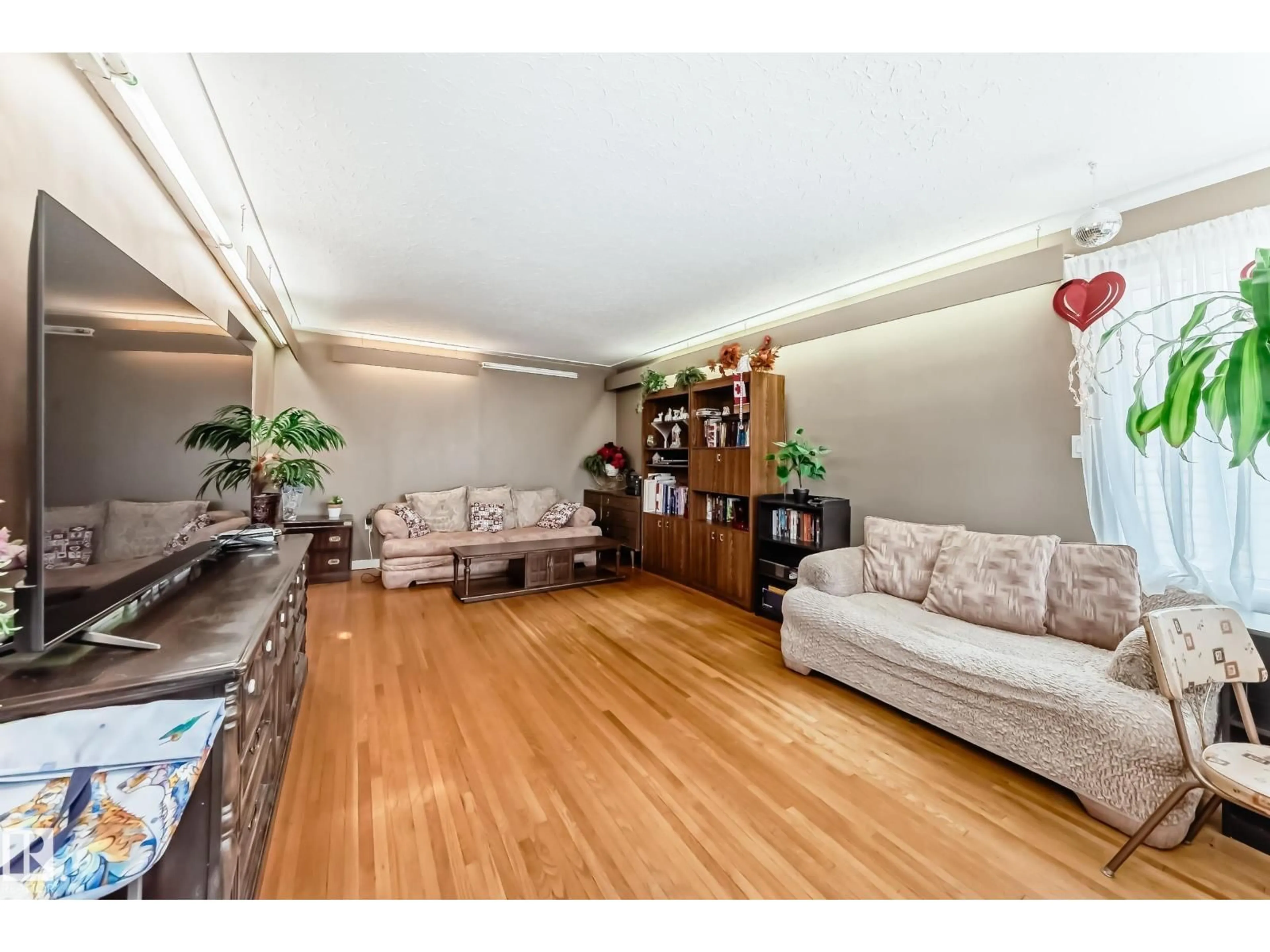 Unknown for 10837 65 AVE, Edmonton Alberta T6H1V8