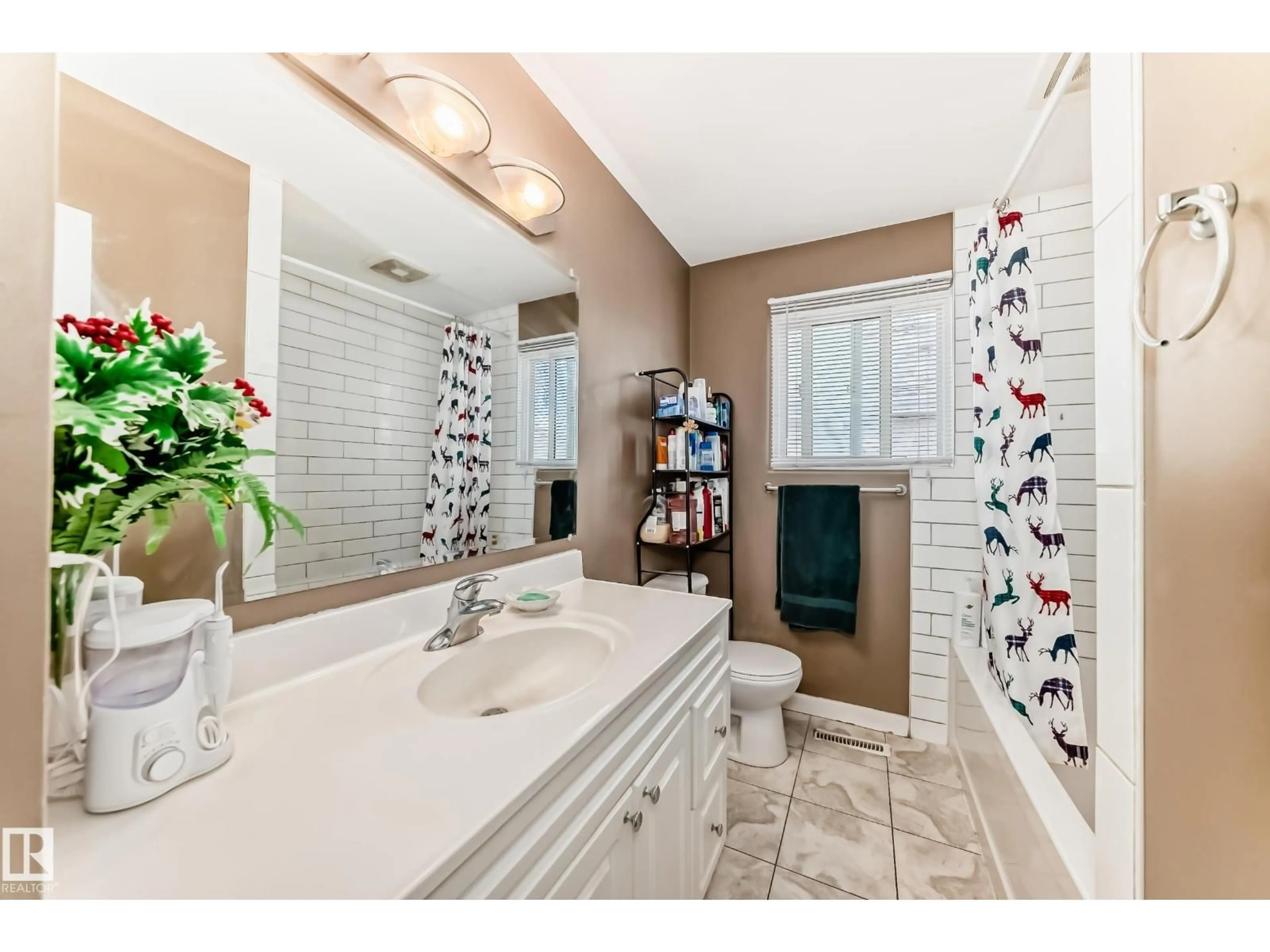 Contemporary bathroom, ceramic/tile floor for 10837 65 AVE, Edmonton Alberta T6H1V8