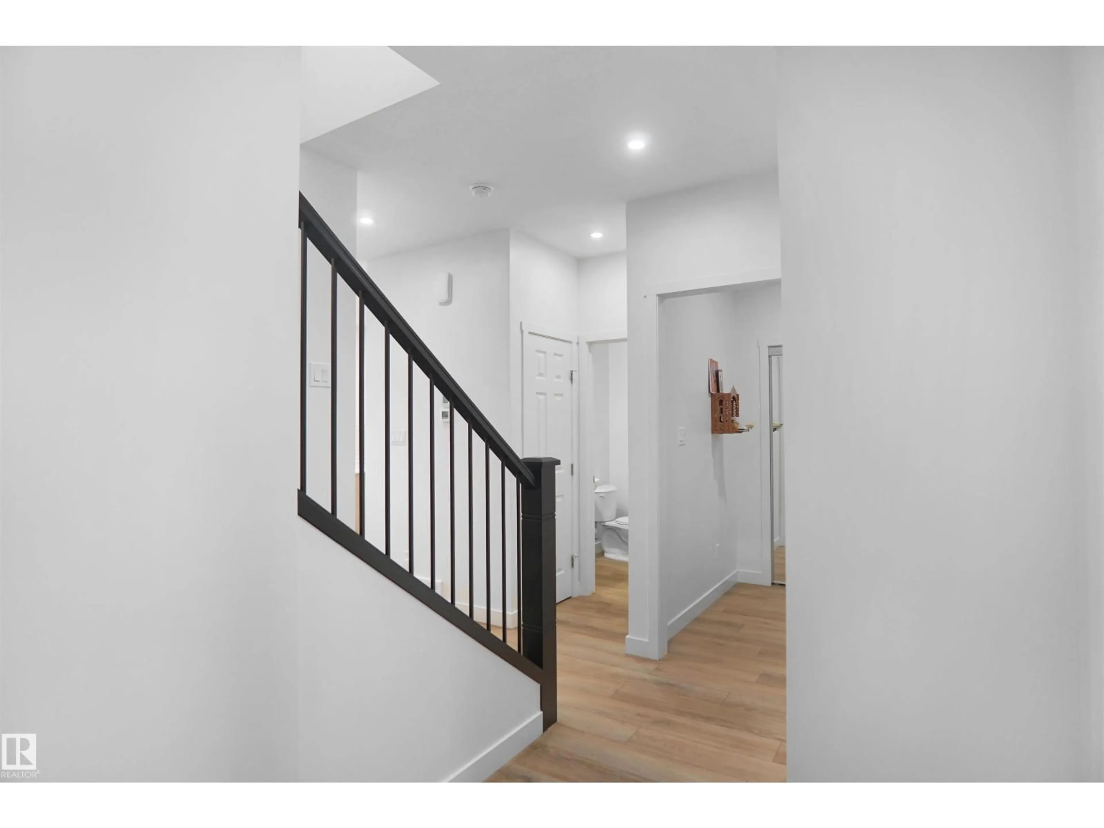 Indoor entryway for NW - 7216 182 AV, Edmonton Alberta T5Z0L5