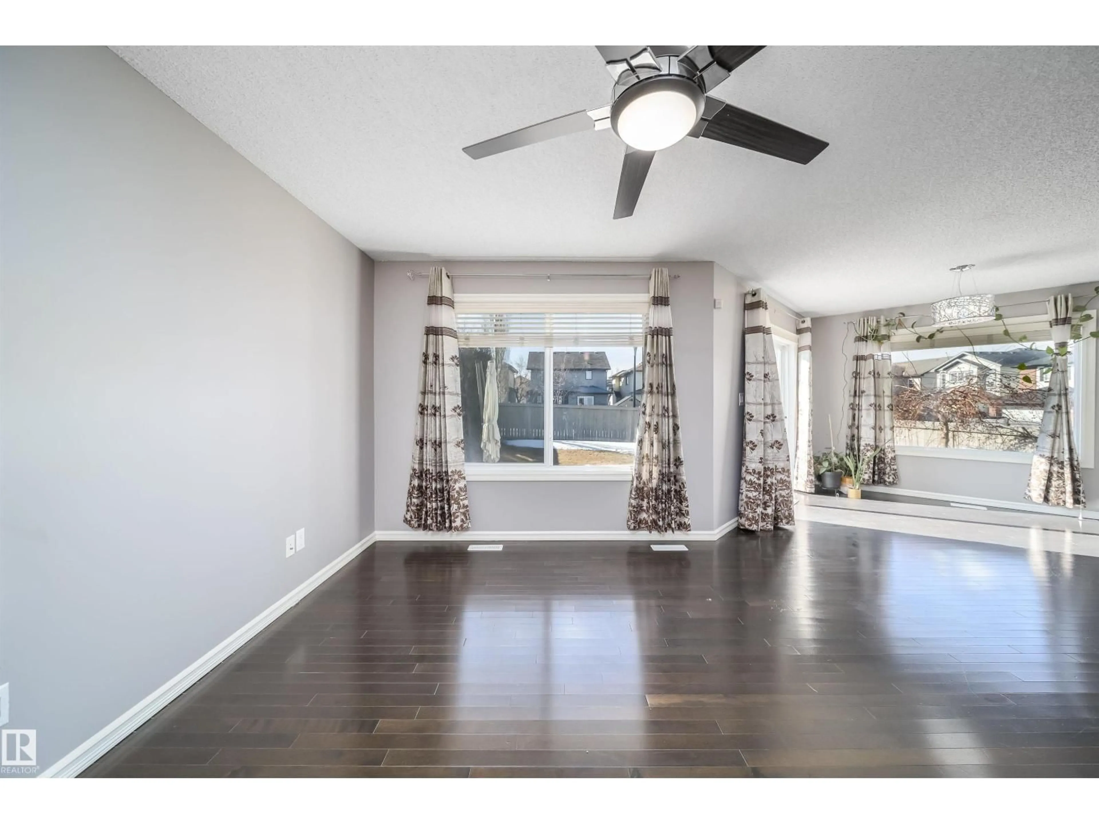 Unknown for 5935 6 AV, Edmonton Alberta T6X0G4