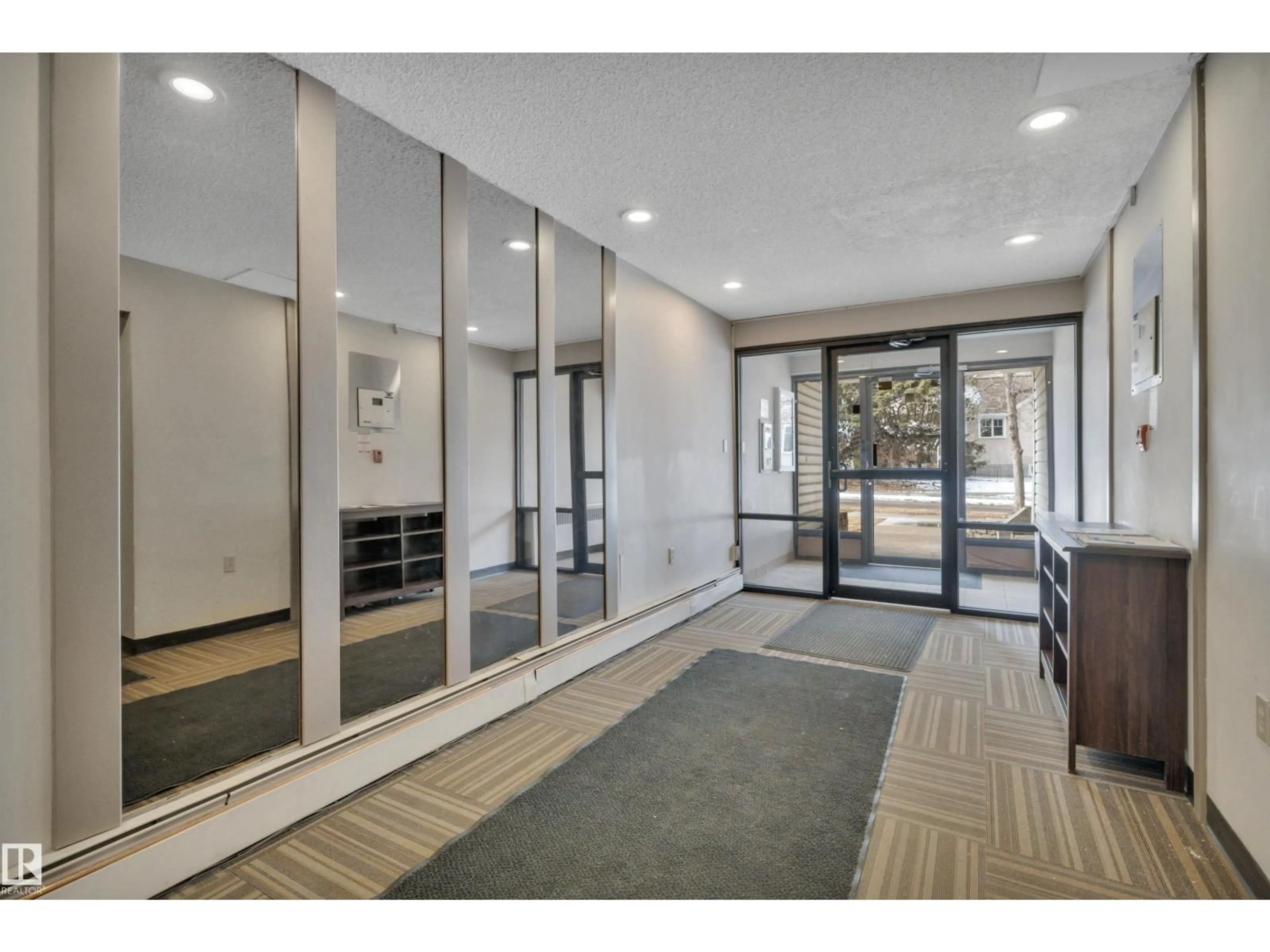 Indoor foyer for #204 - 8125 110 ST NW, Edmonton Alberta T6G2P3