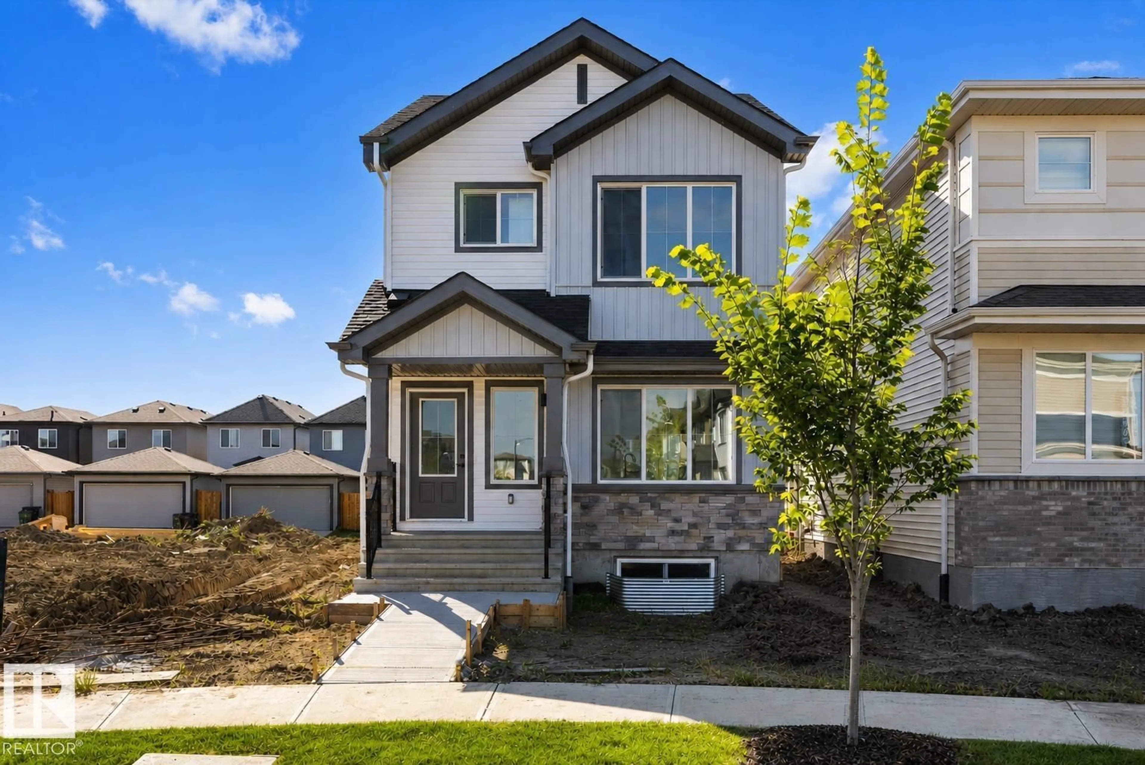Home with vinyl exterior material, street for 17544 63 ST NW, Edmonton Alberta T5Y4A5