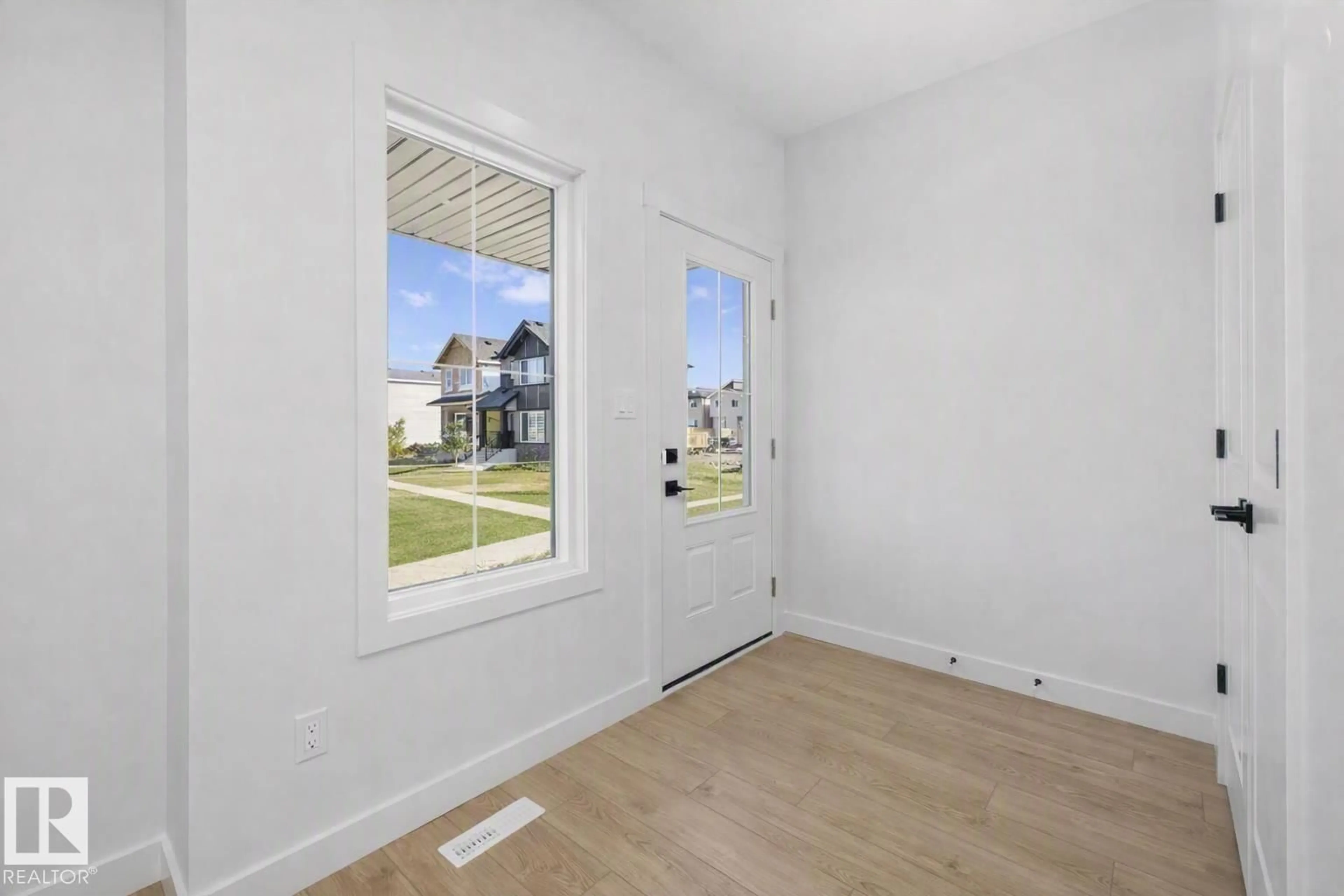 Indoor entryway for 17544 63 ST NW, Edmonton Alberta T5Y4A5