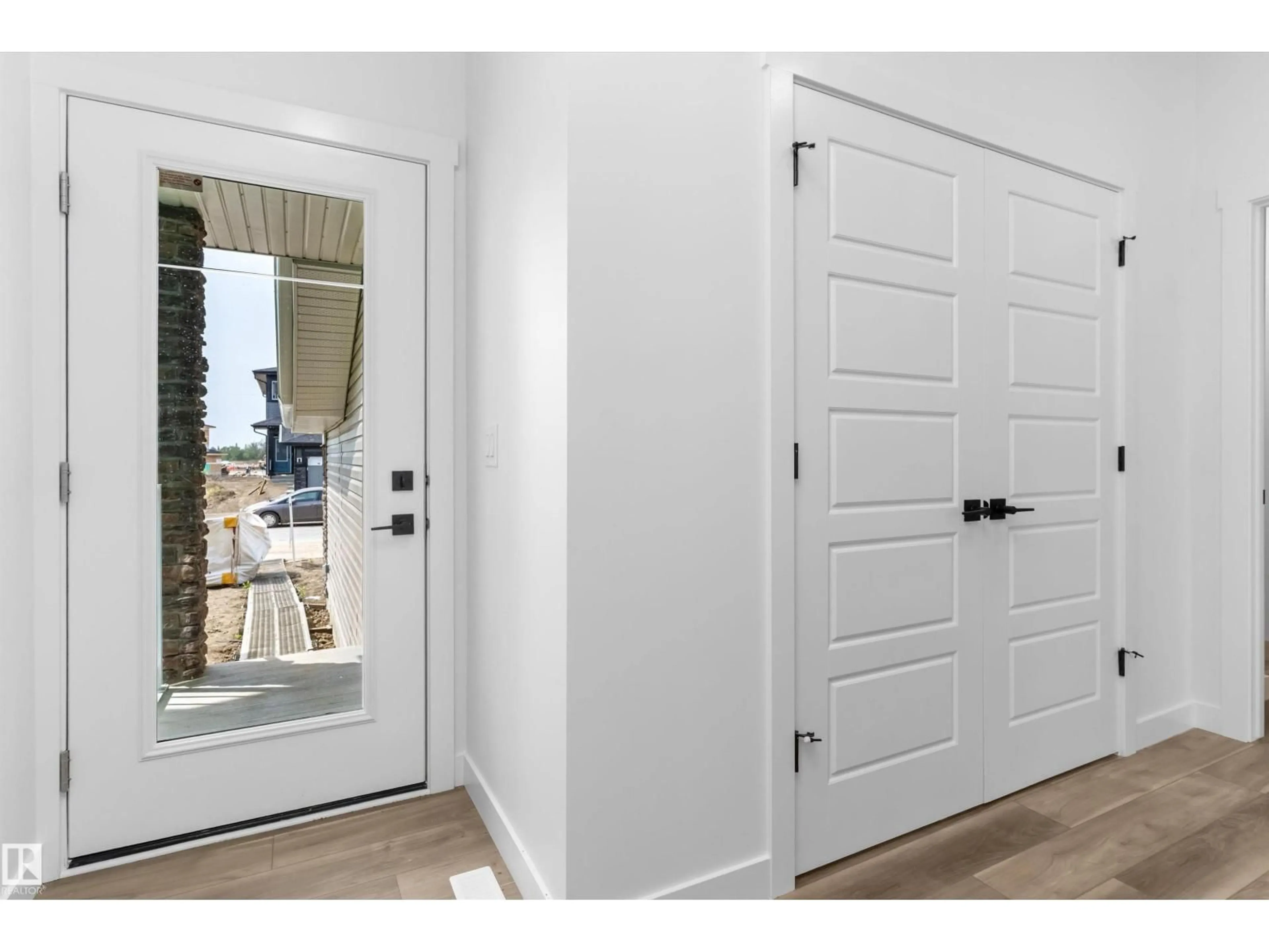 Indoor entryway for SW - 5005 CAWSEY LI, Edmonton Alberta T6W5G4