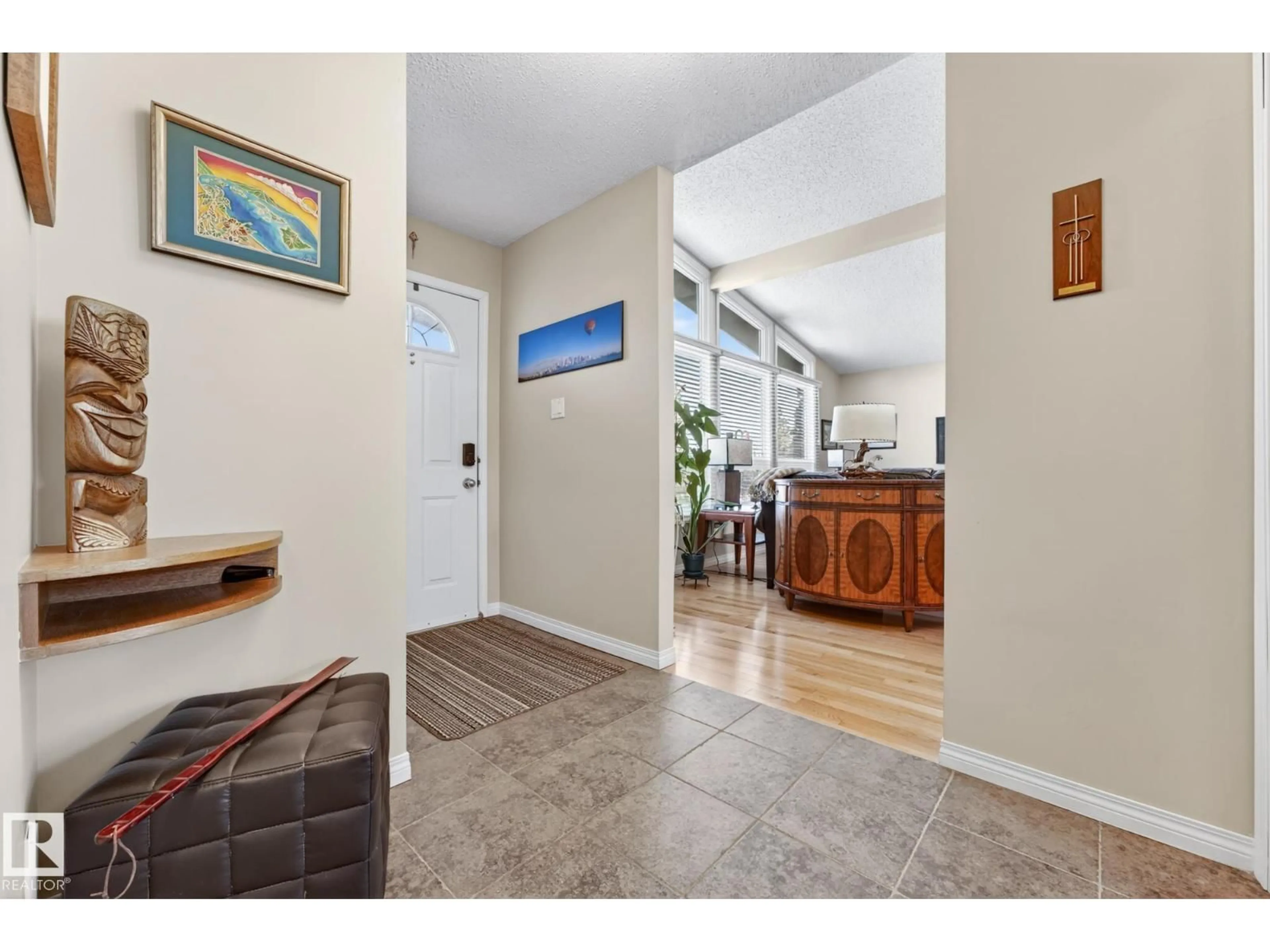 Indoor entryway for 11715 28 AV, Edmonton Alberta T6J3P1