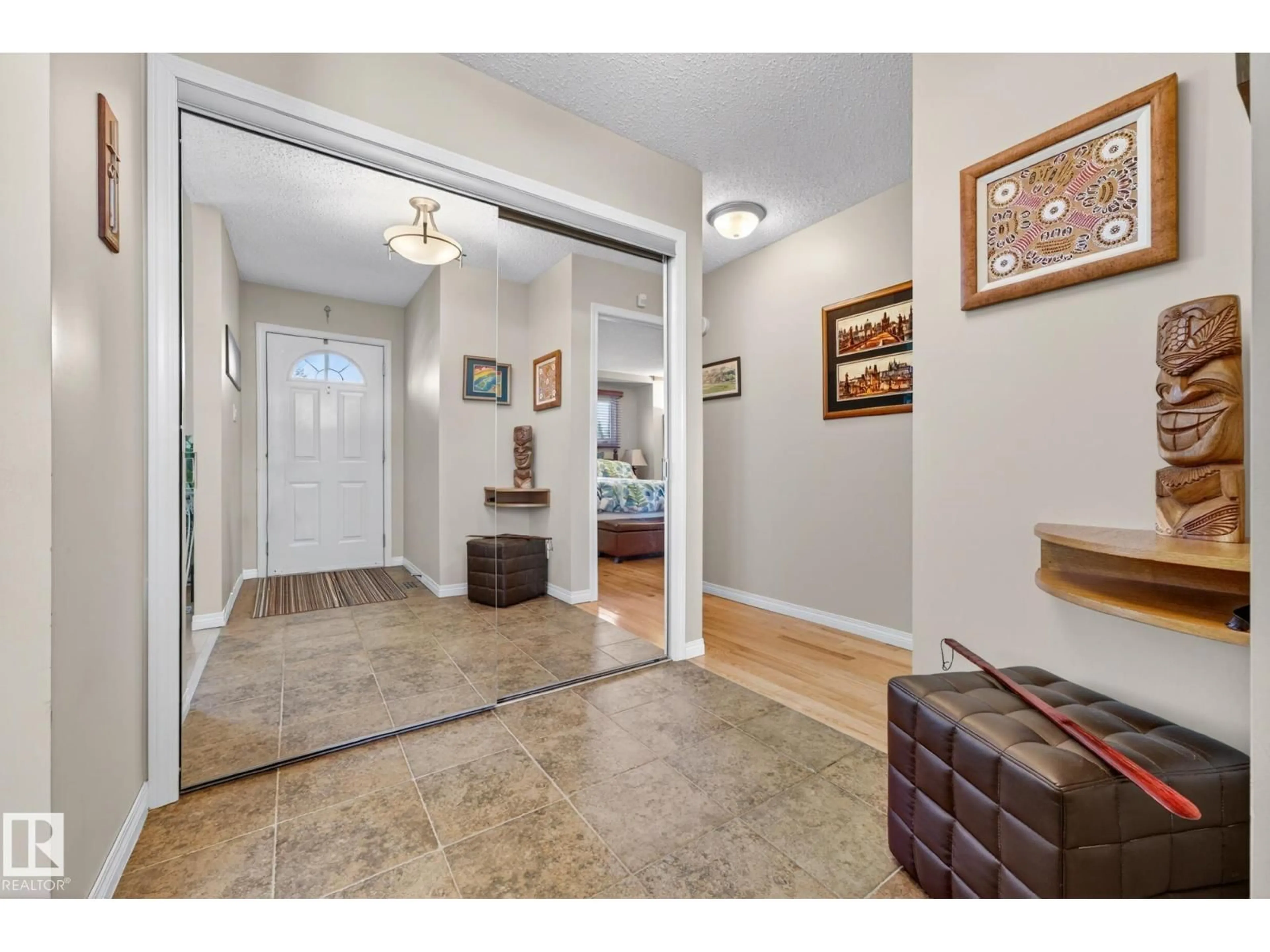 Indoor entryway for 11715 28 AV, Edmonton Alberta T6J3P1