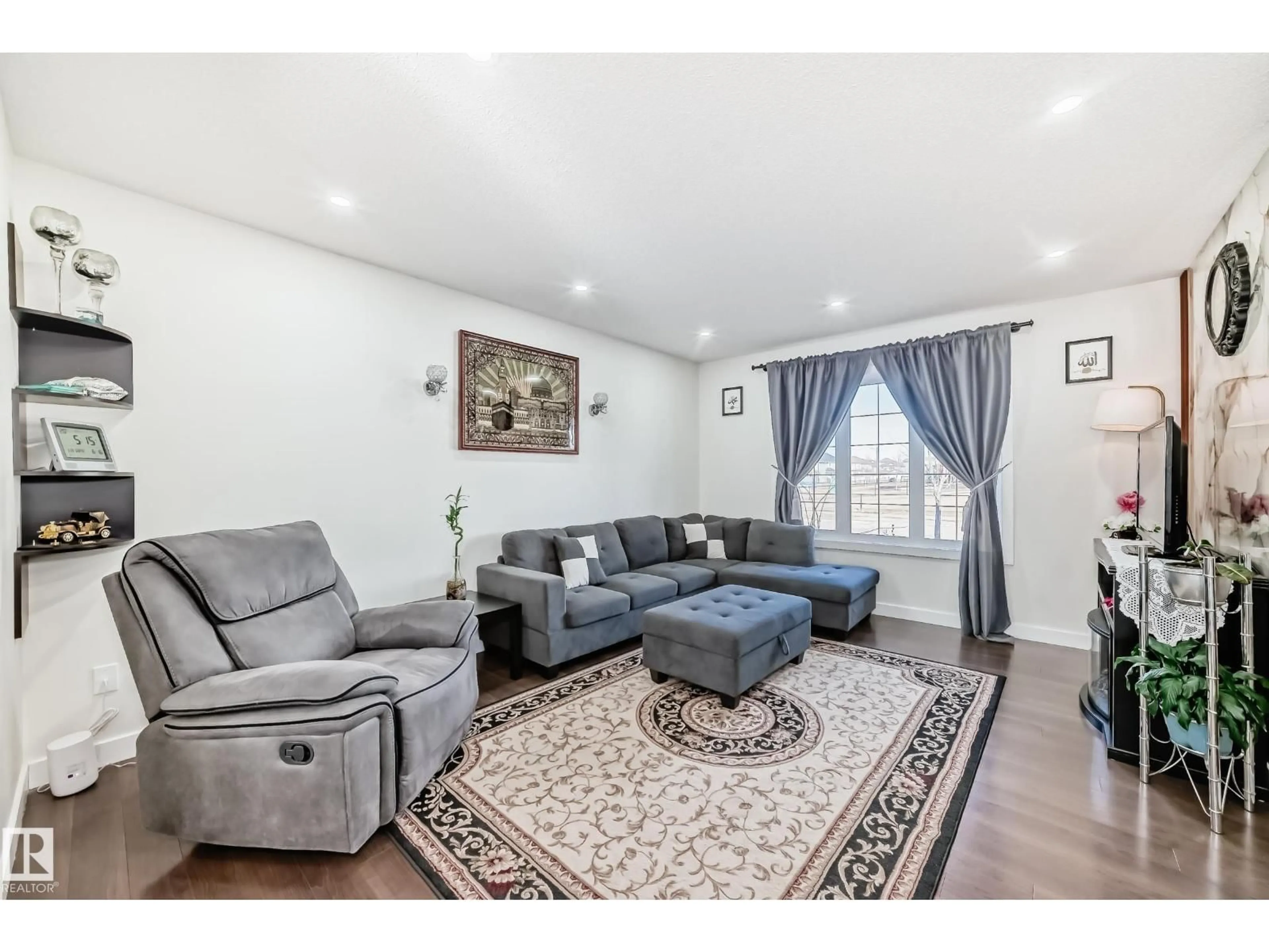 Living room with furniture, unknown for 5920 RUE EAGLEMONT, Beaumont Alberta T4X0W4