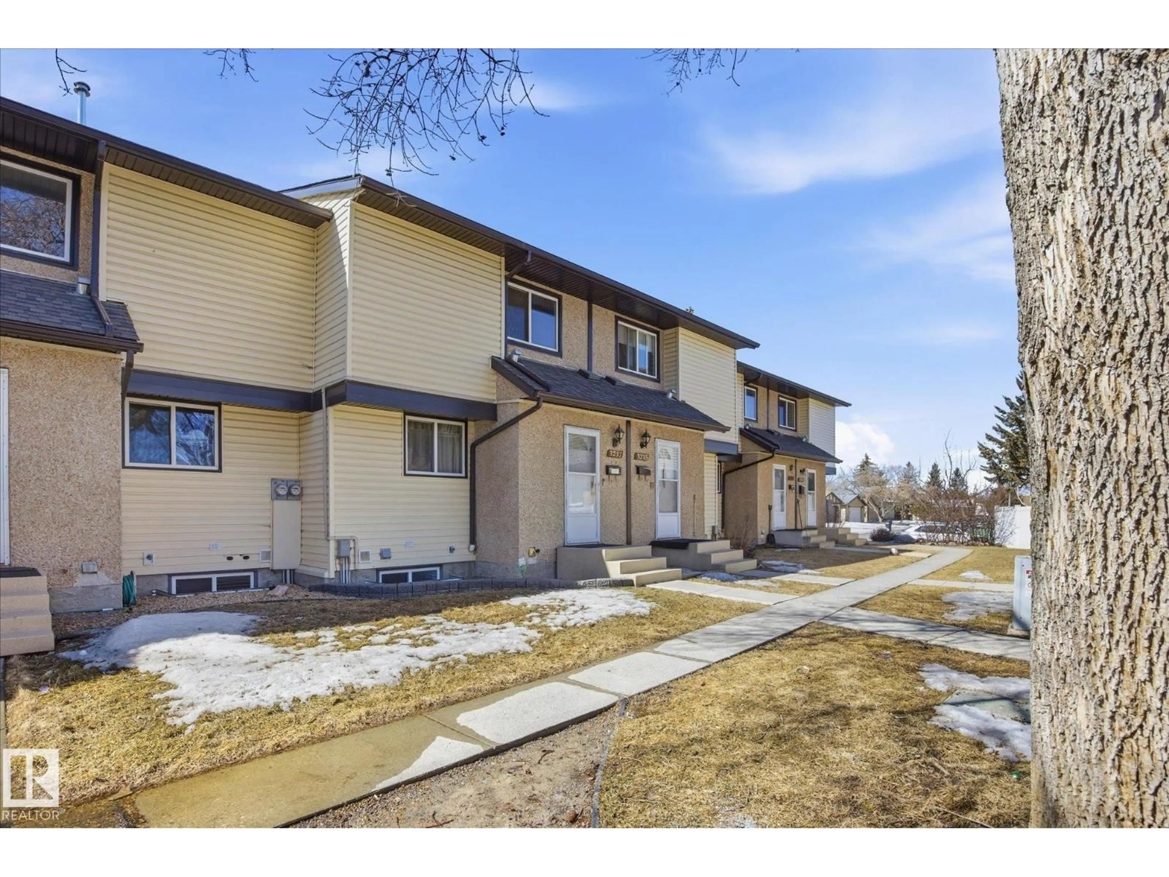 A pic from outside/outdoor area/front of a property/back of a property/a pic from drone, street for 3237 142 AV, Edmonton Alberta T5Y1H9