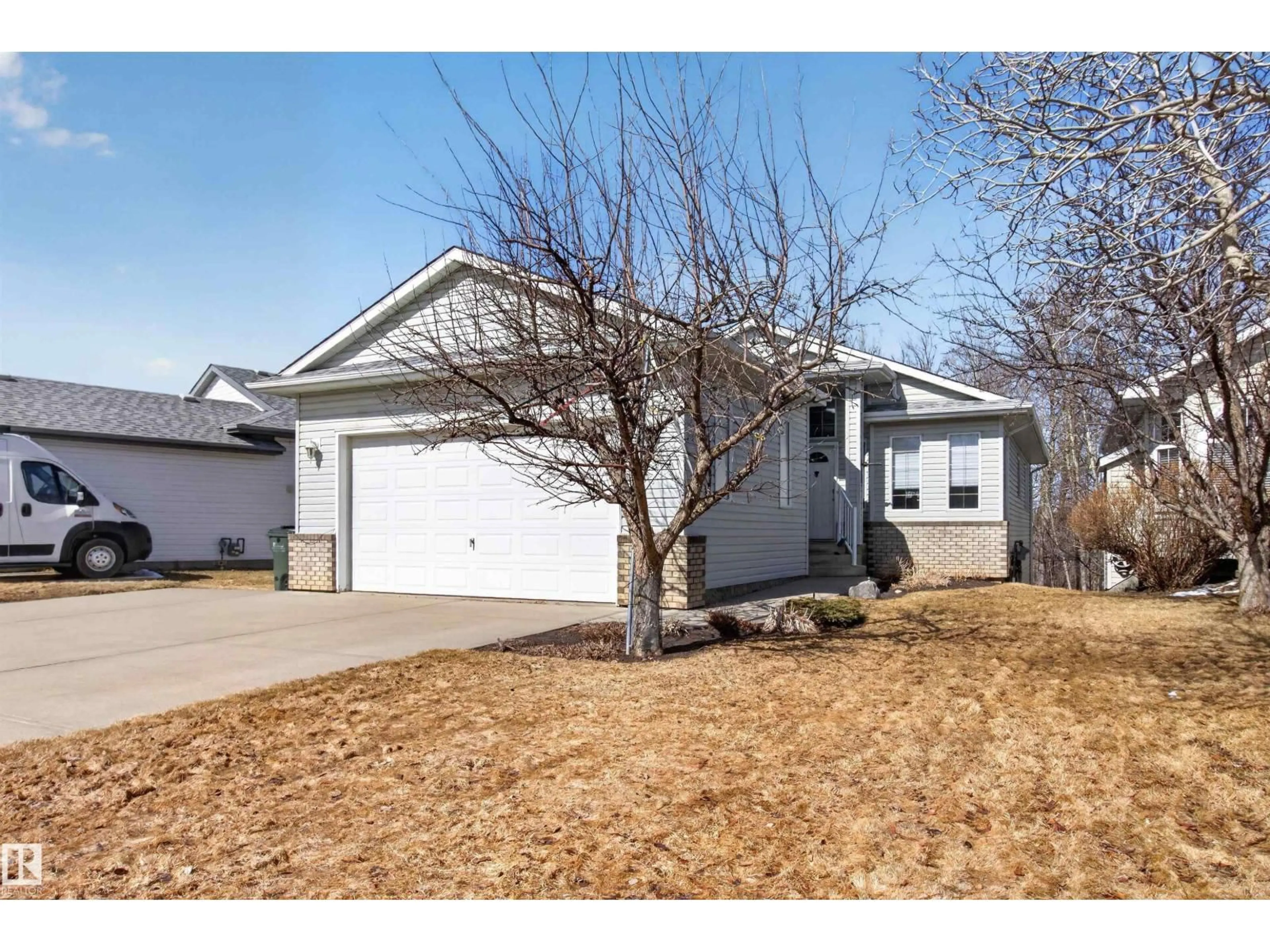 Home with vinyl exterior material, street for 25 DONNELY, Sherwood Park Alberta T8H2B3