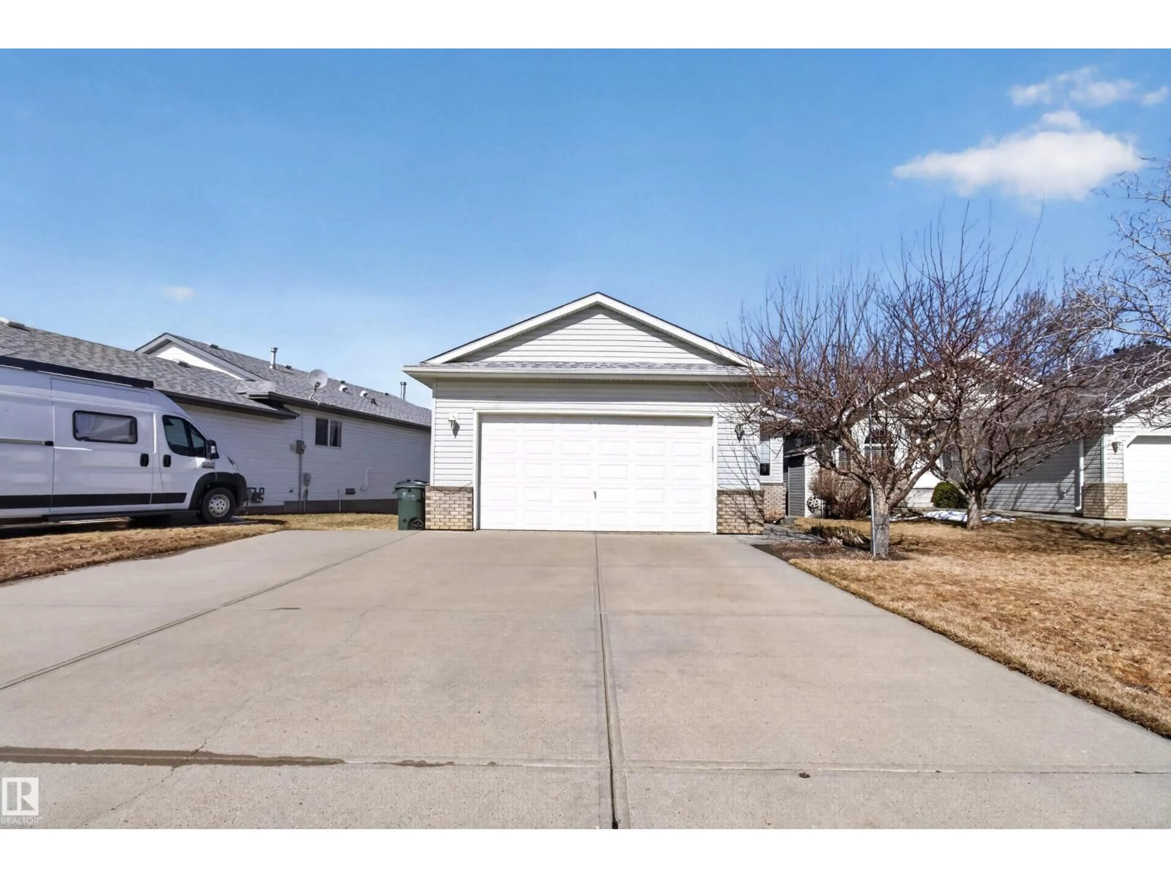 Indoor garage for 25 DONNELY, Sherwood Park Alberta T8H2B3