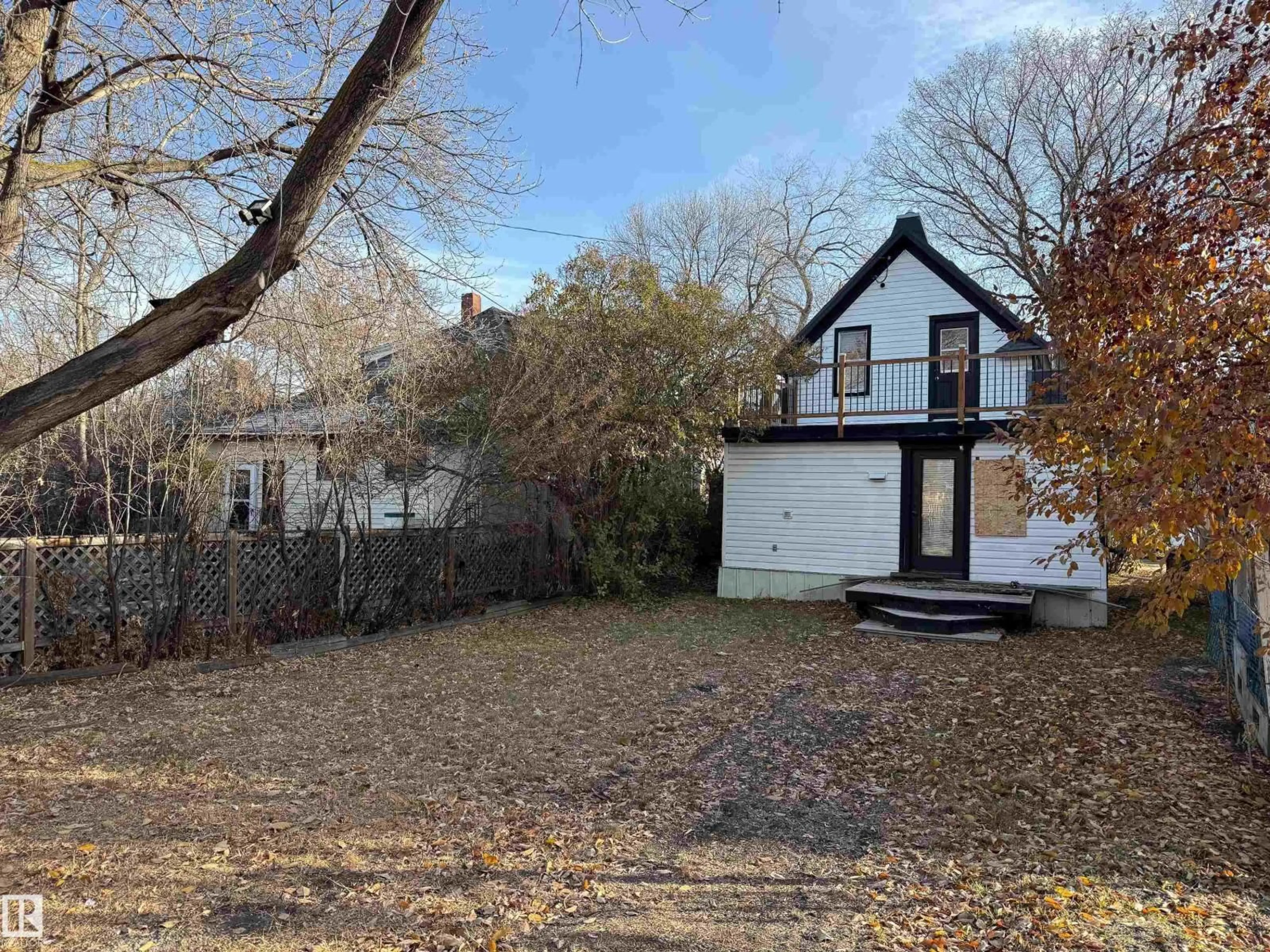 A pic from outside/outdoor area/front of a property/back of a property/a pic from drone, street for 11436 91 ST, Edmonton Alberta T5B4A5