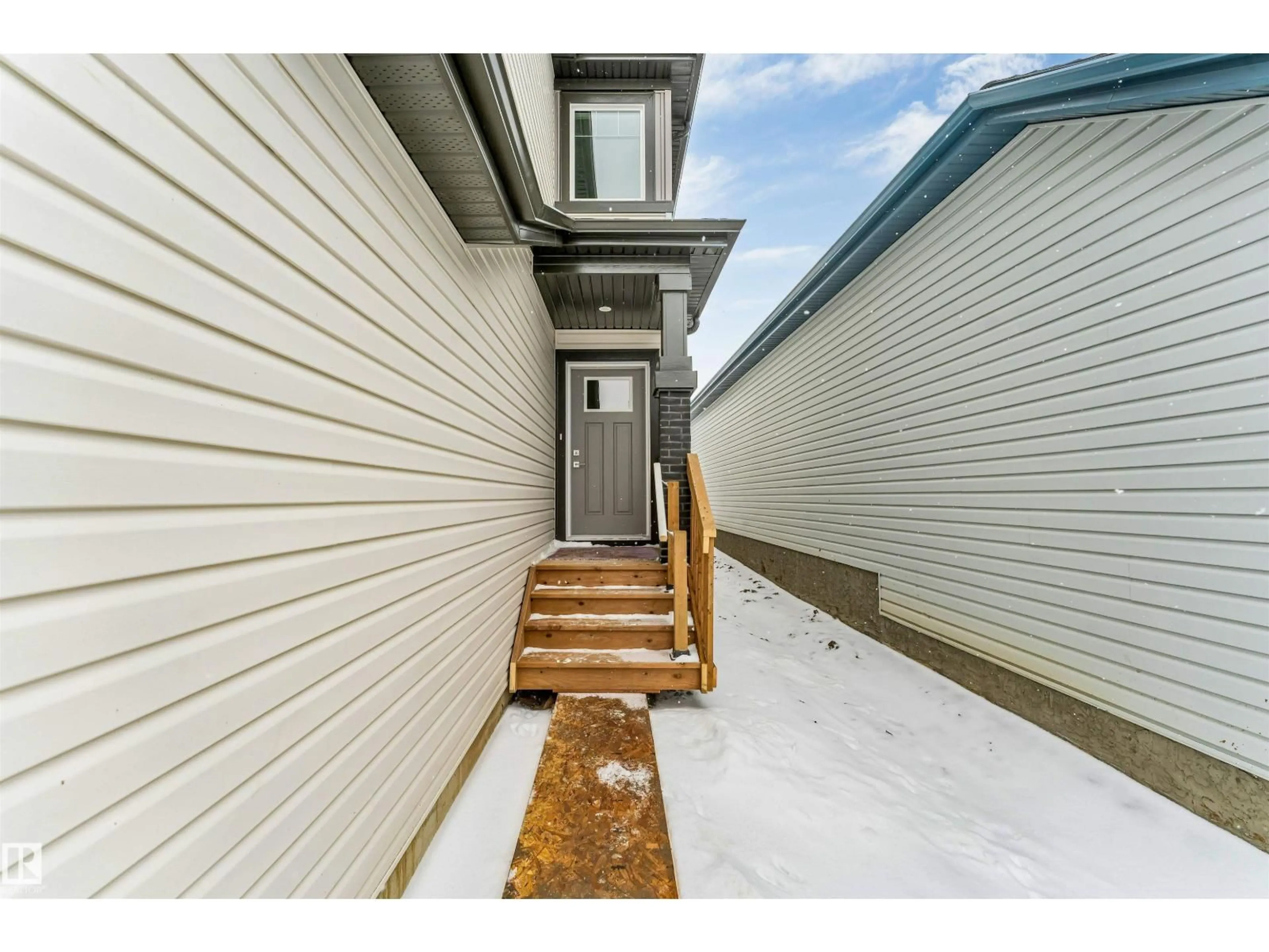 Indoor entryway for 91 DANSEREAU WAY, Beaumont Alberta T6X3E2