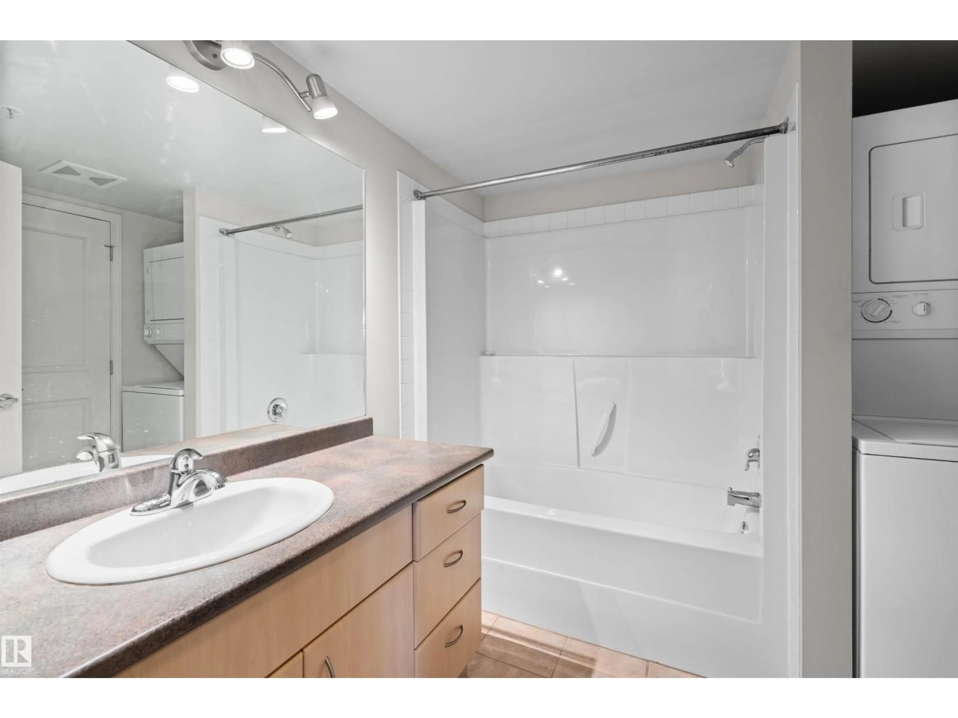 Standard bathroom, unknown for 2301 10180 104 ST NW, Edmonton Alberta T5J1A7