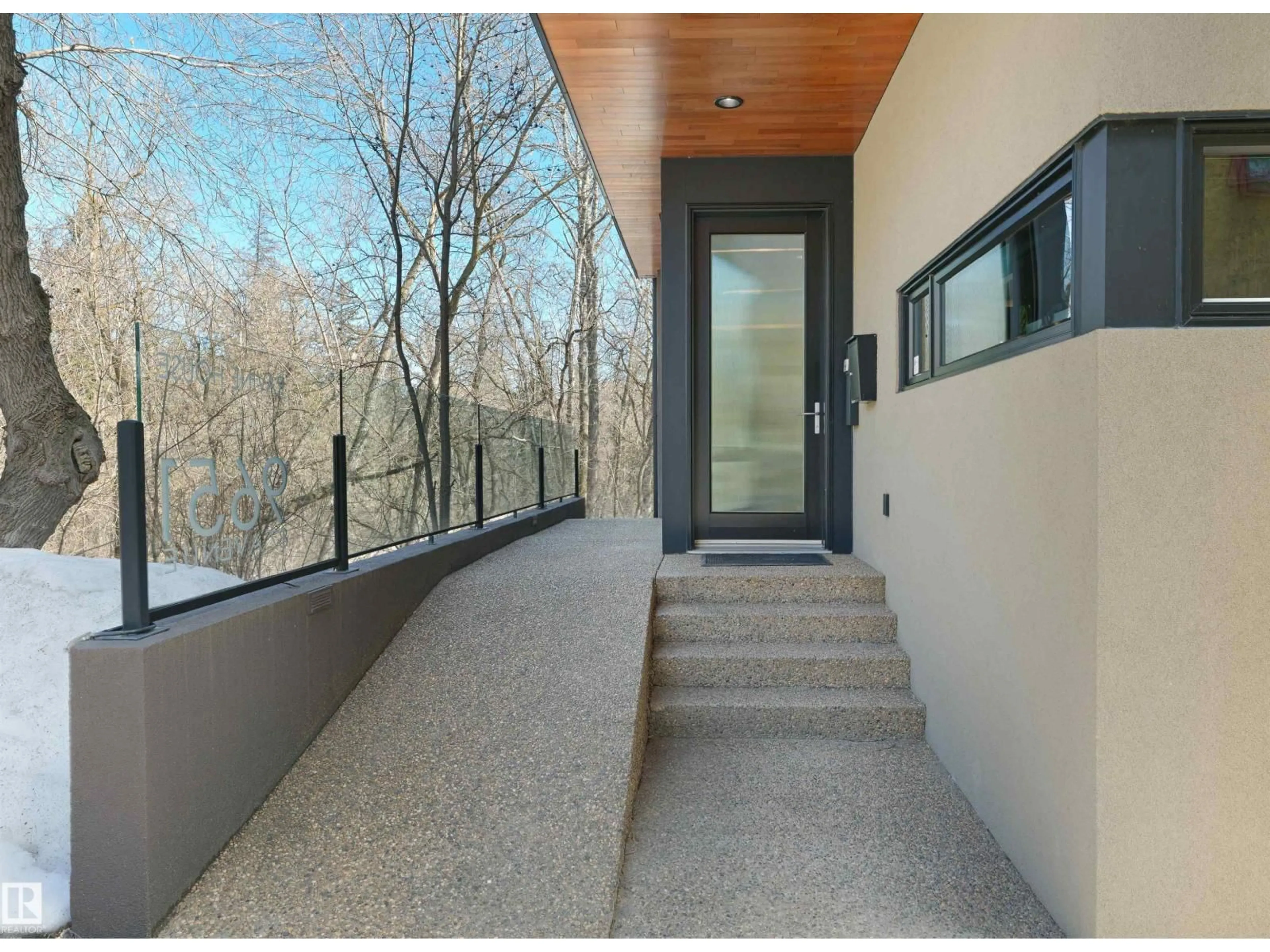 Indoor entryway for 9651 87 AV, Edmonton Alberta T6C1K5