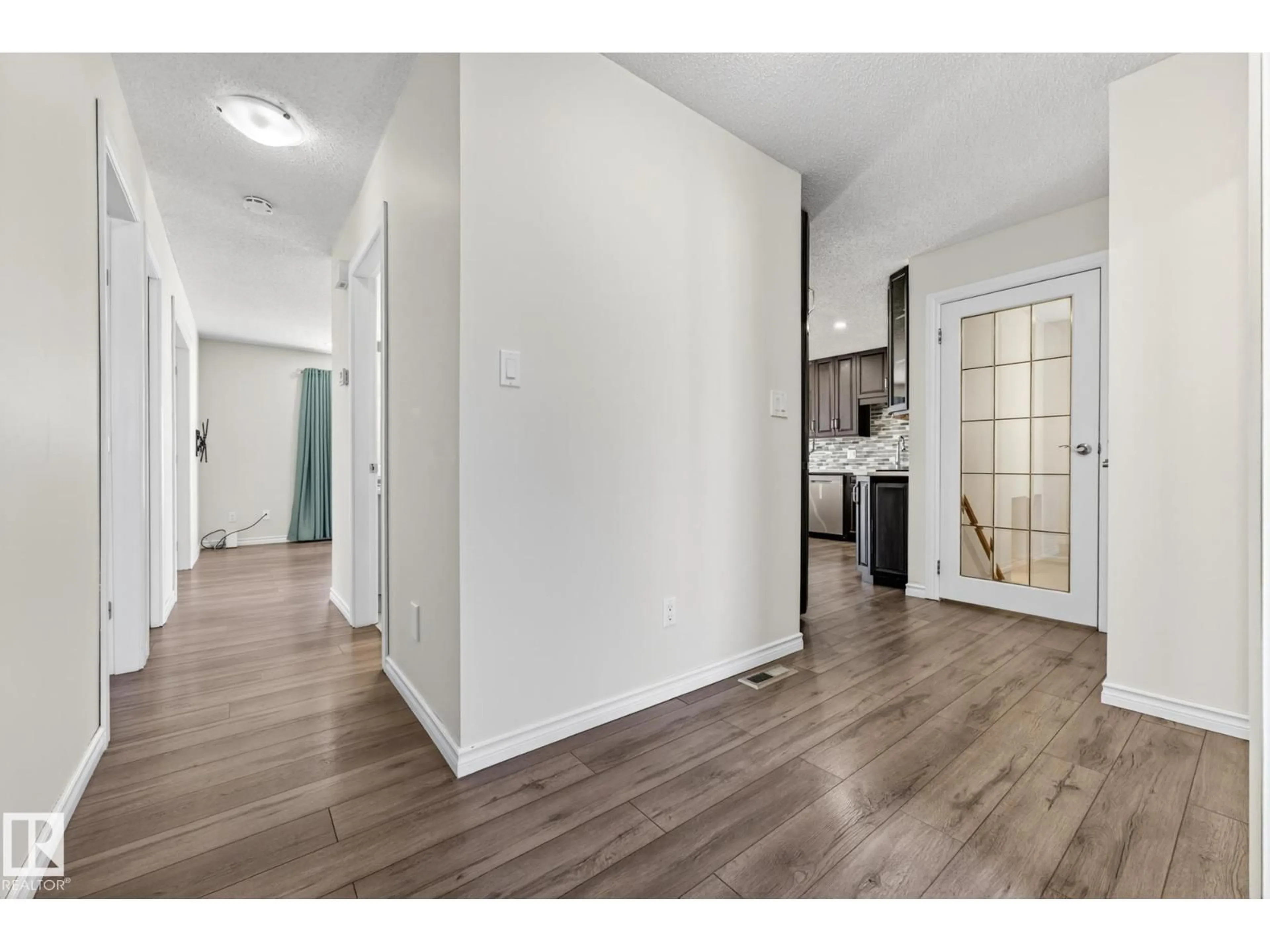 Unknown for NW - 30 903 109 ST, Edmonton Alberta T6J6R1