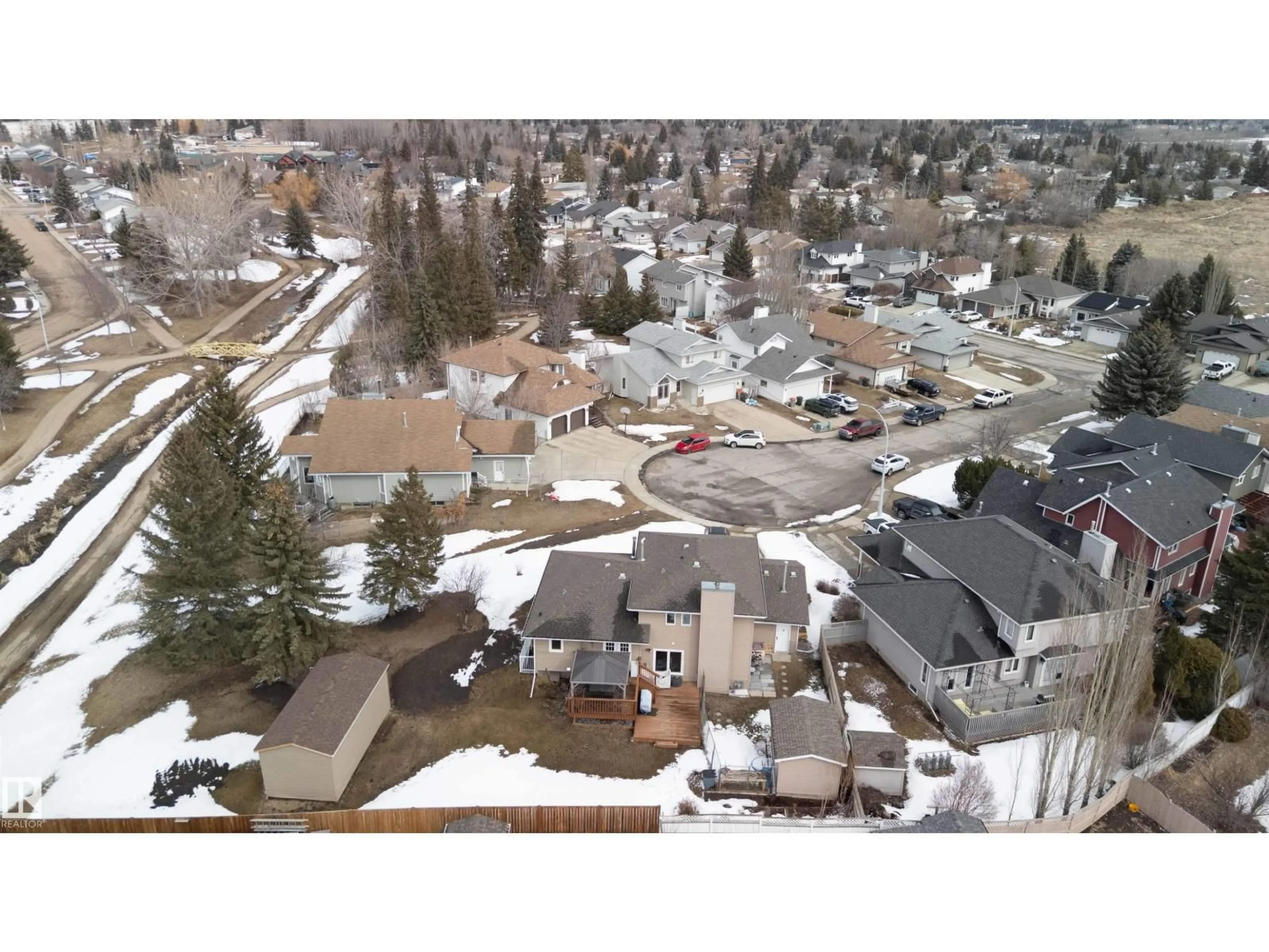 A pic from outside/outdoor area/front of a property/back of a property/a pic from drone, street for 4515 56A AV, Stony Plain Alberta T7Z1C9
