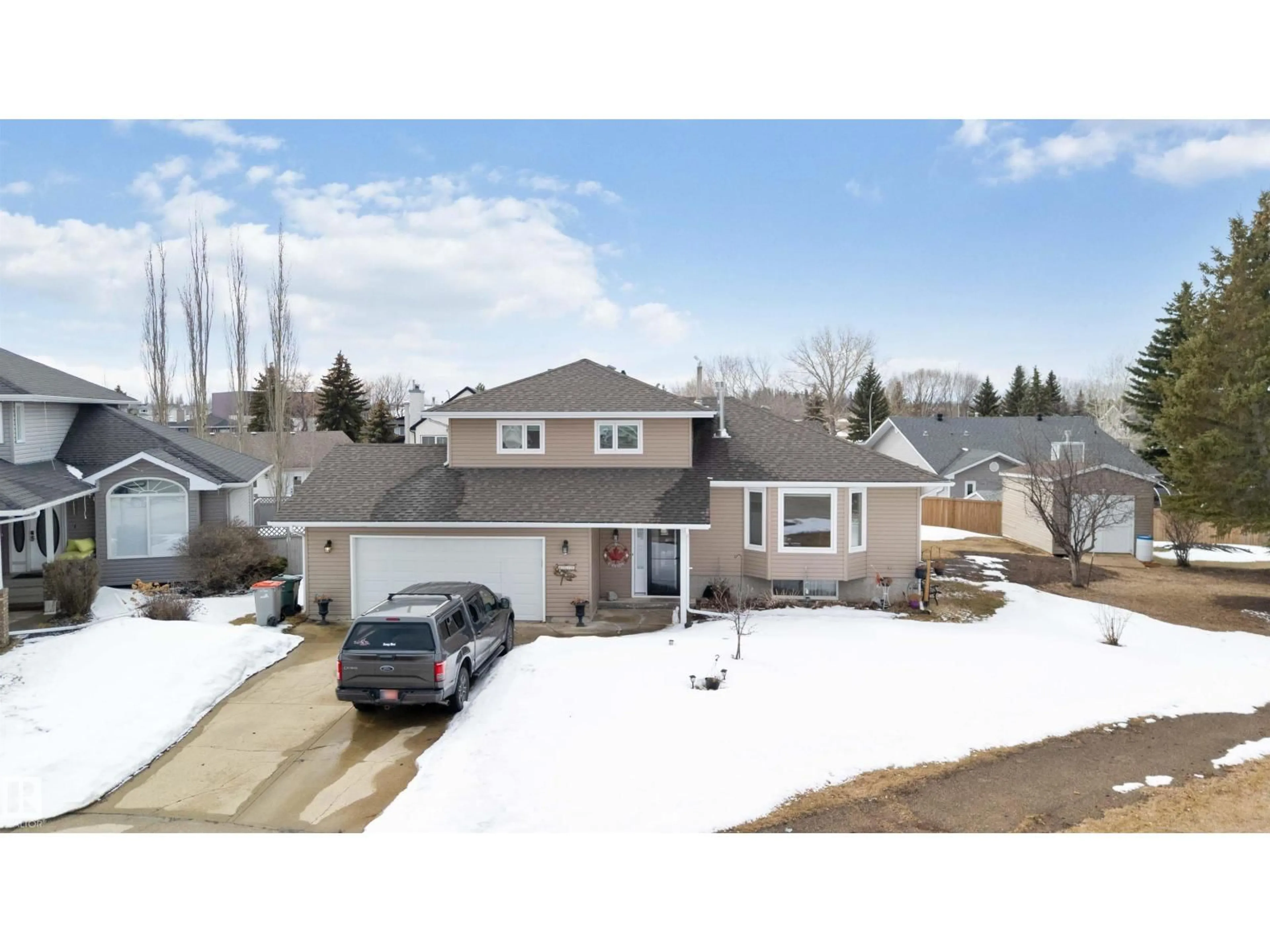 A pic from outside/outdoor area/front of a property/back of a property/a pic from drone, street for 4515 56A AV, Stony Plain Alberta T7Z1C9