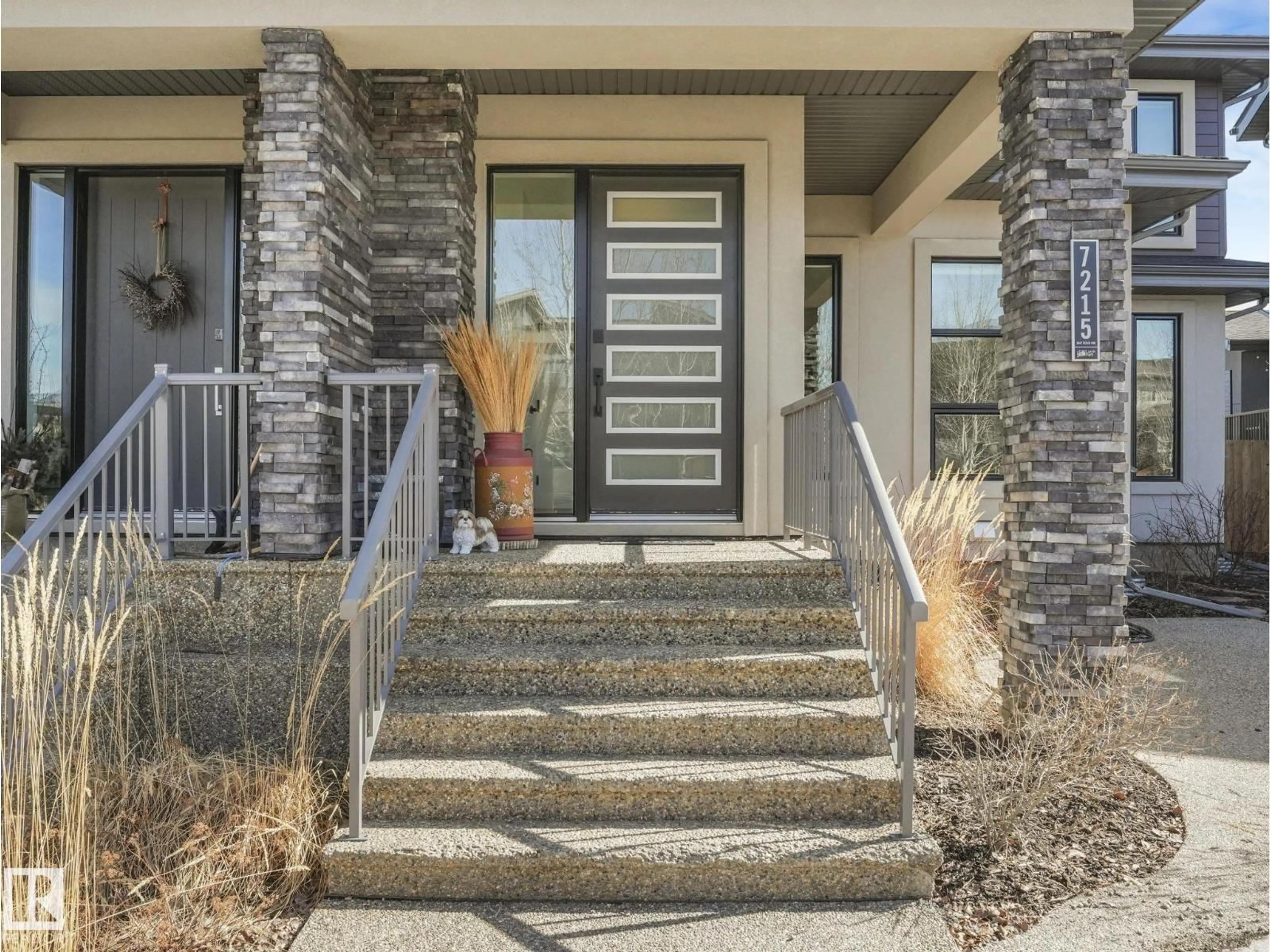 Indoor entryway for 7215 MAY RD, Edmonton Alberta T6R0V9