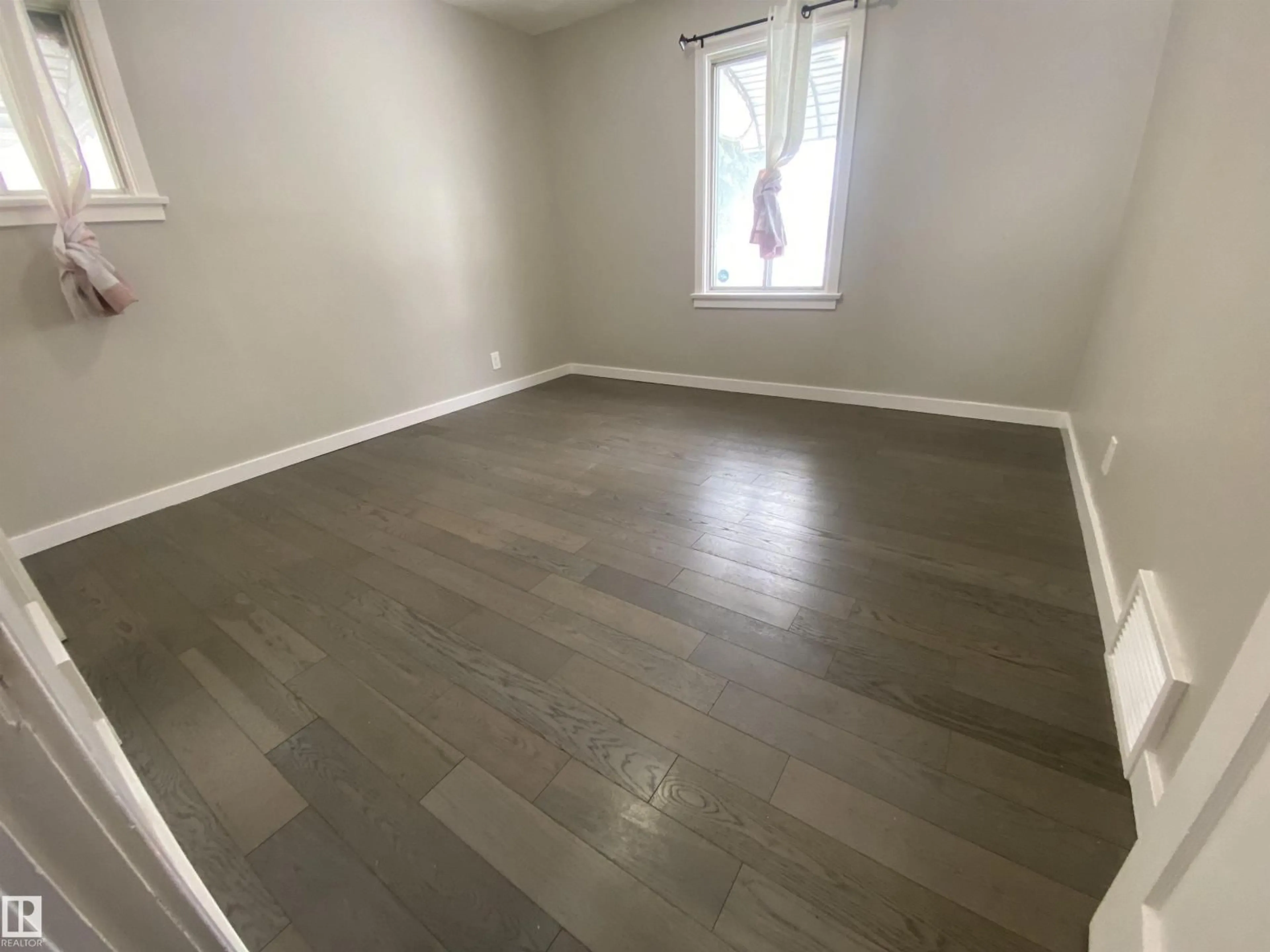 A pic of a room for NW - 12115 106 ST, Edmonton Alberta T5G2R7