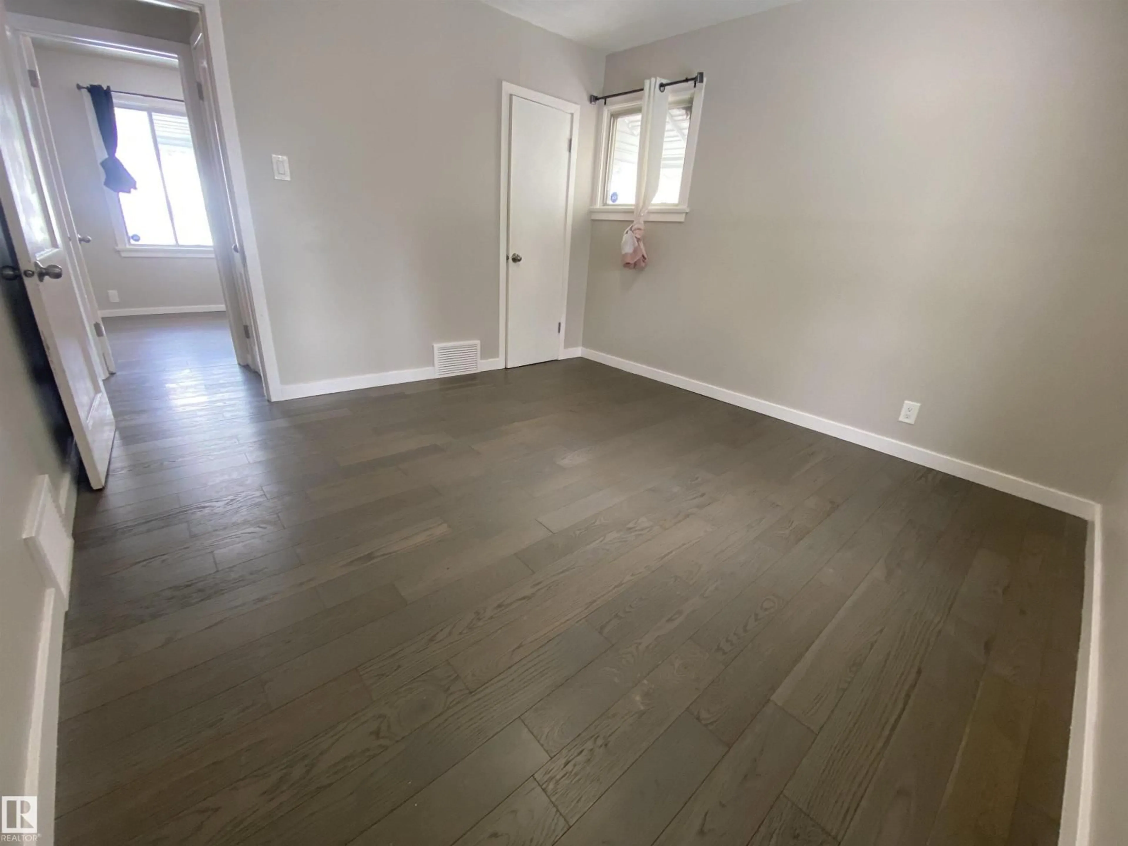 A pic of a room for NW - 12115 106 ST, Edmonton Alberta T5G2R7