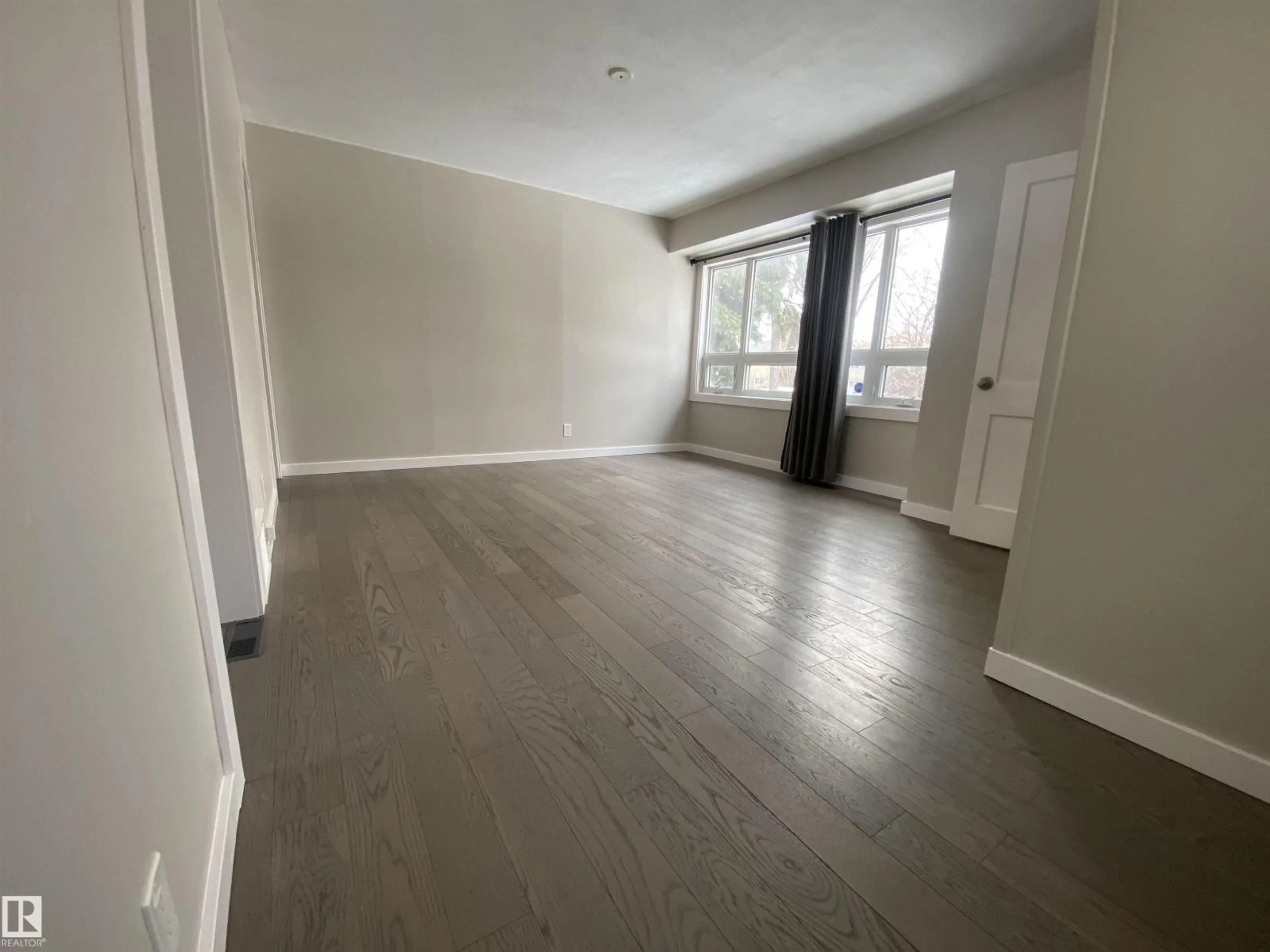 A pic of a room for NW - 12115 106 ST, Edmonton Alberta T5G2R7