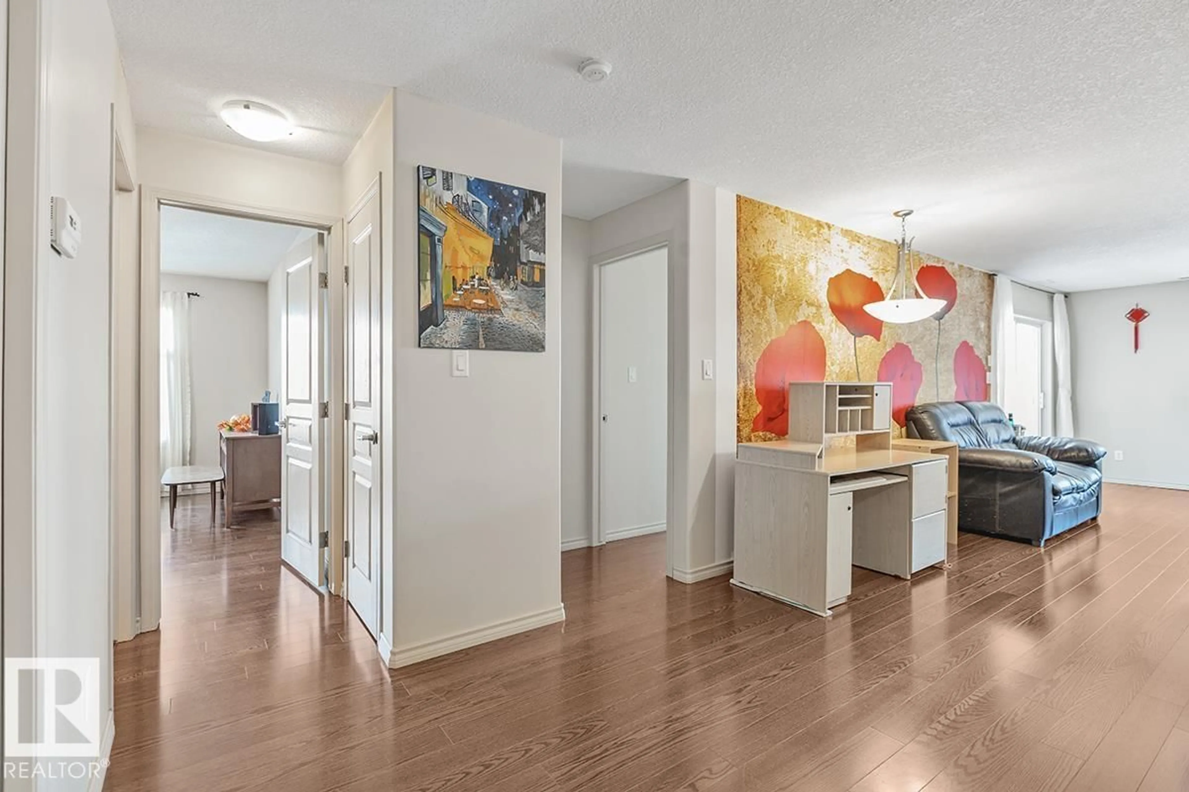 Indoor entryway for 225 16035 132 ST NW, Edmonton Alberta T6V0B4