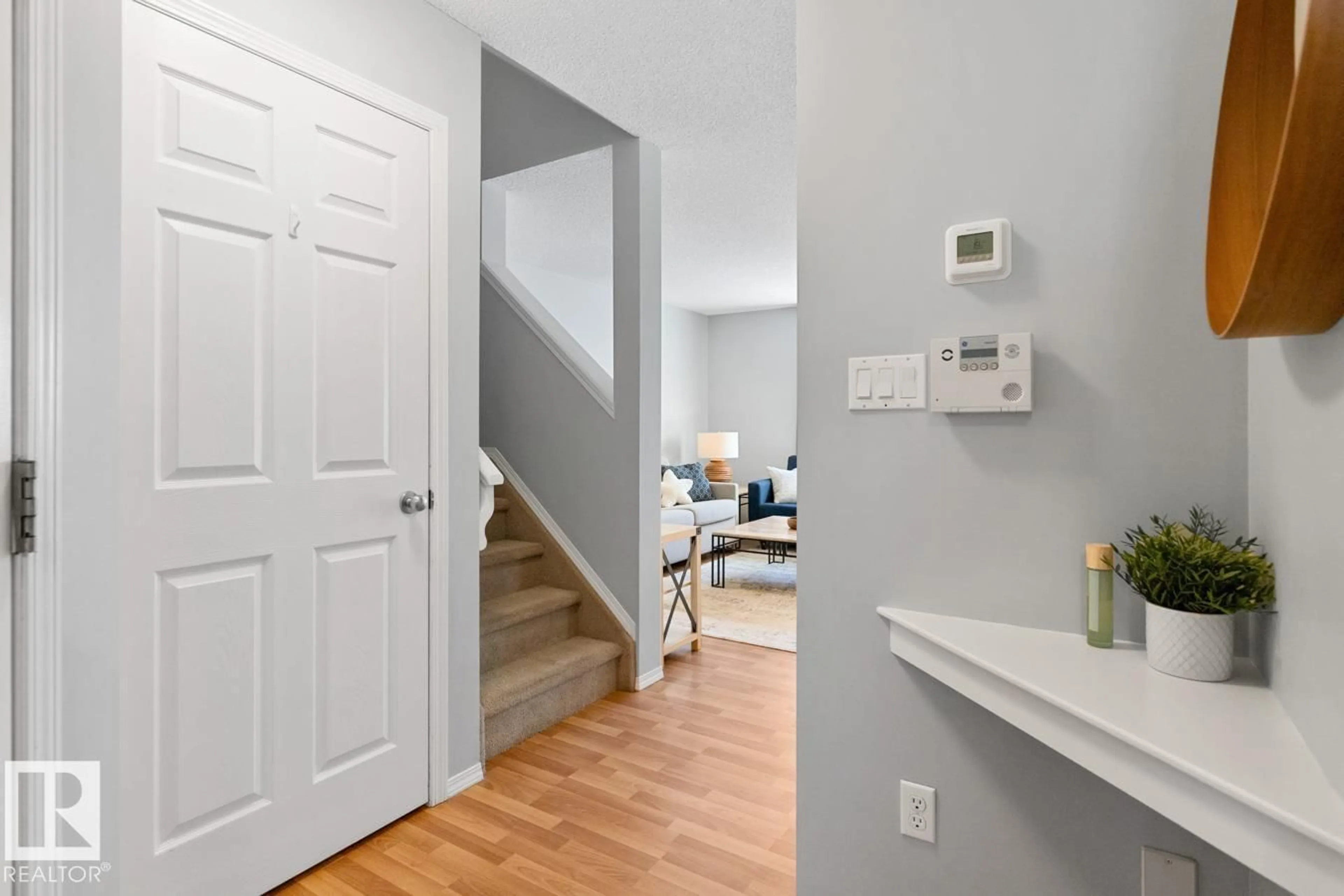 Indoor entryway for 115 - 27 CHESTERMERE DR, Sherwood Park Alberta T8H2W4
