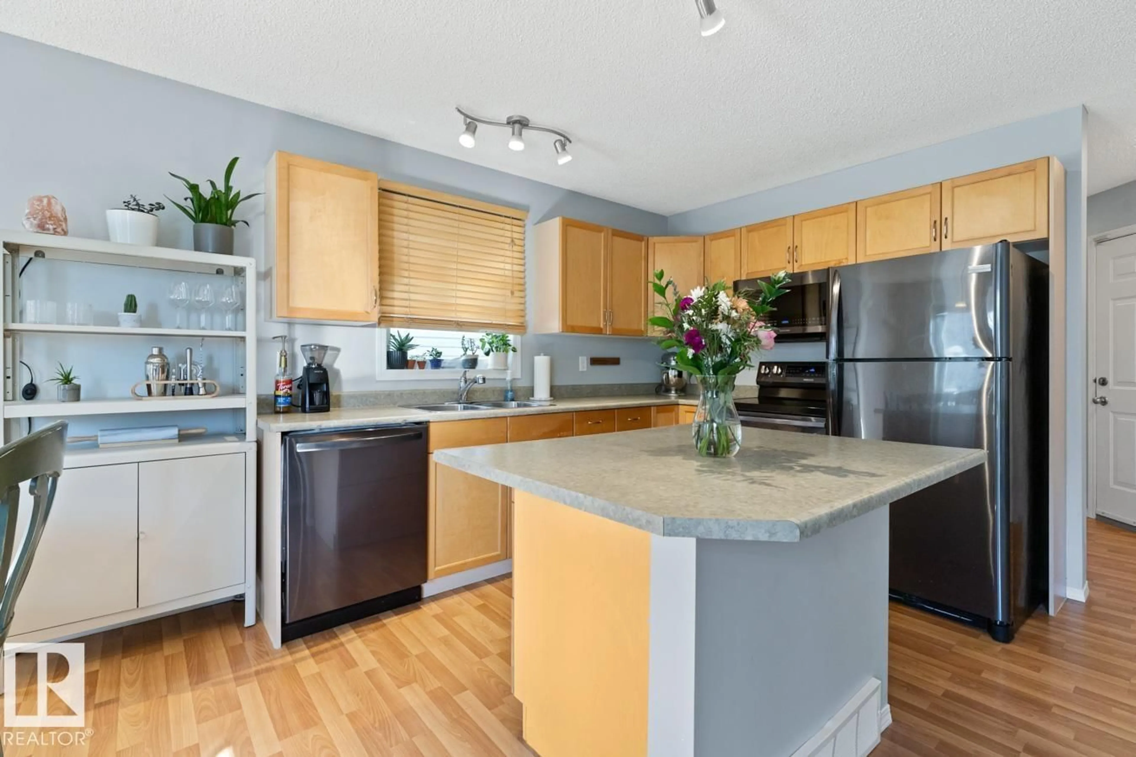 Open concept kitchen, unknown for 115 - 27 CHESTERMERE DR, Sherwood Park Alberta T8H2W4