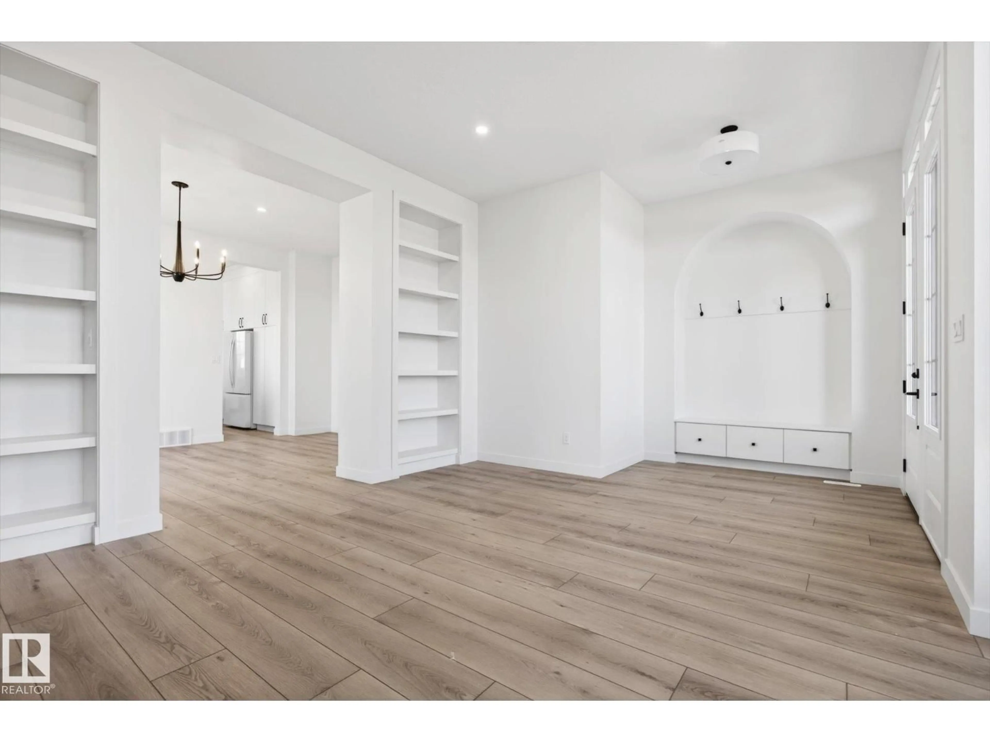 Unknown for 9705 68 AV, Edmonton Alberta T6E0R3