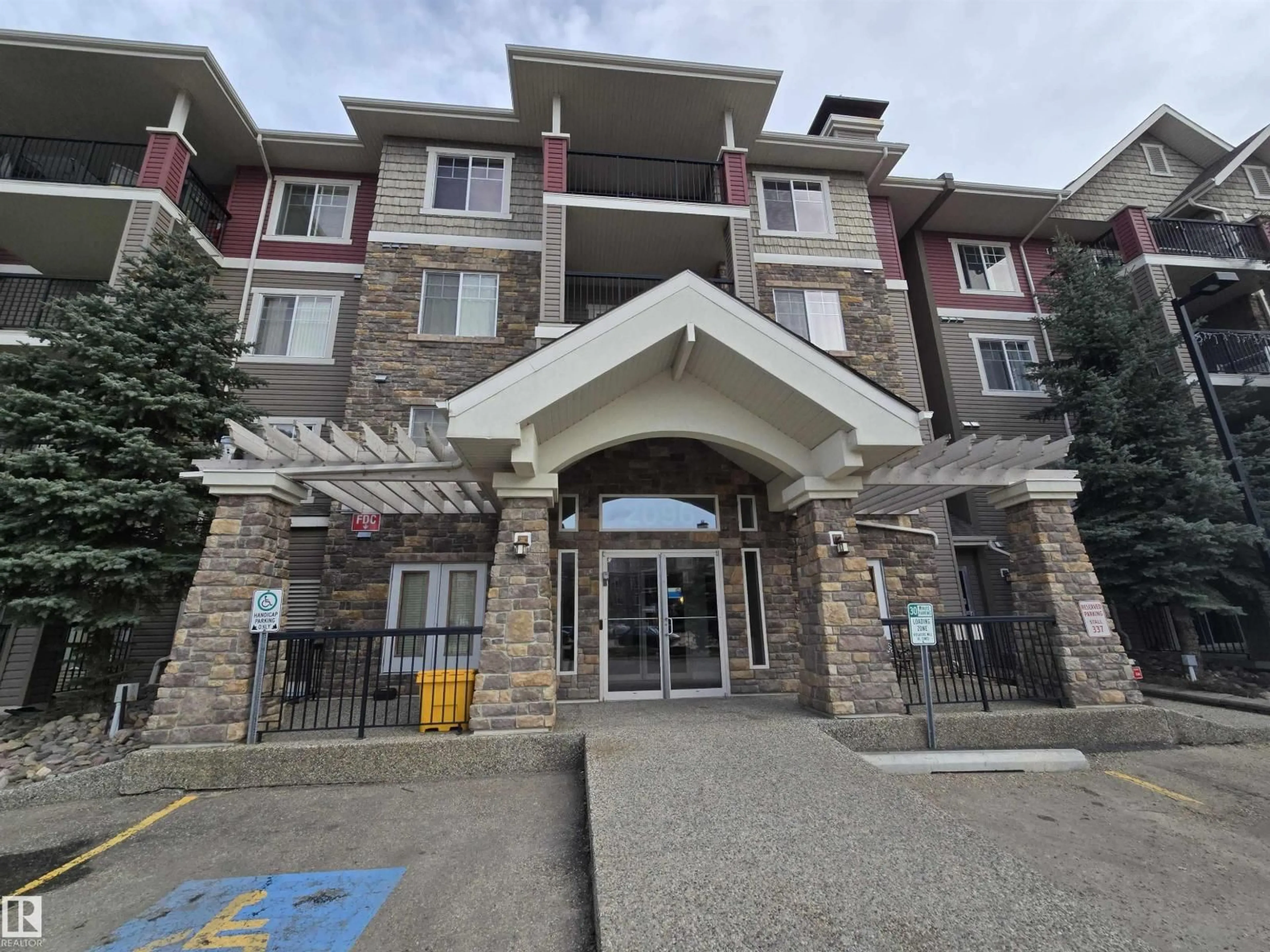 Indoor foyer for 2096 - 239 BLACKMUD CREEK DR, Edmonton Alberta T6W0G1