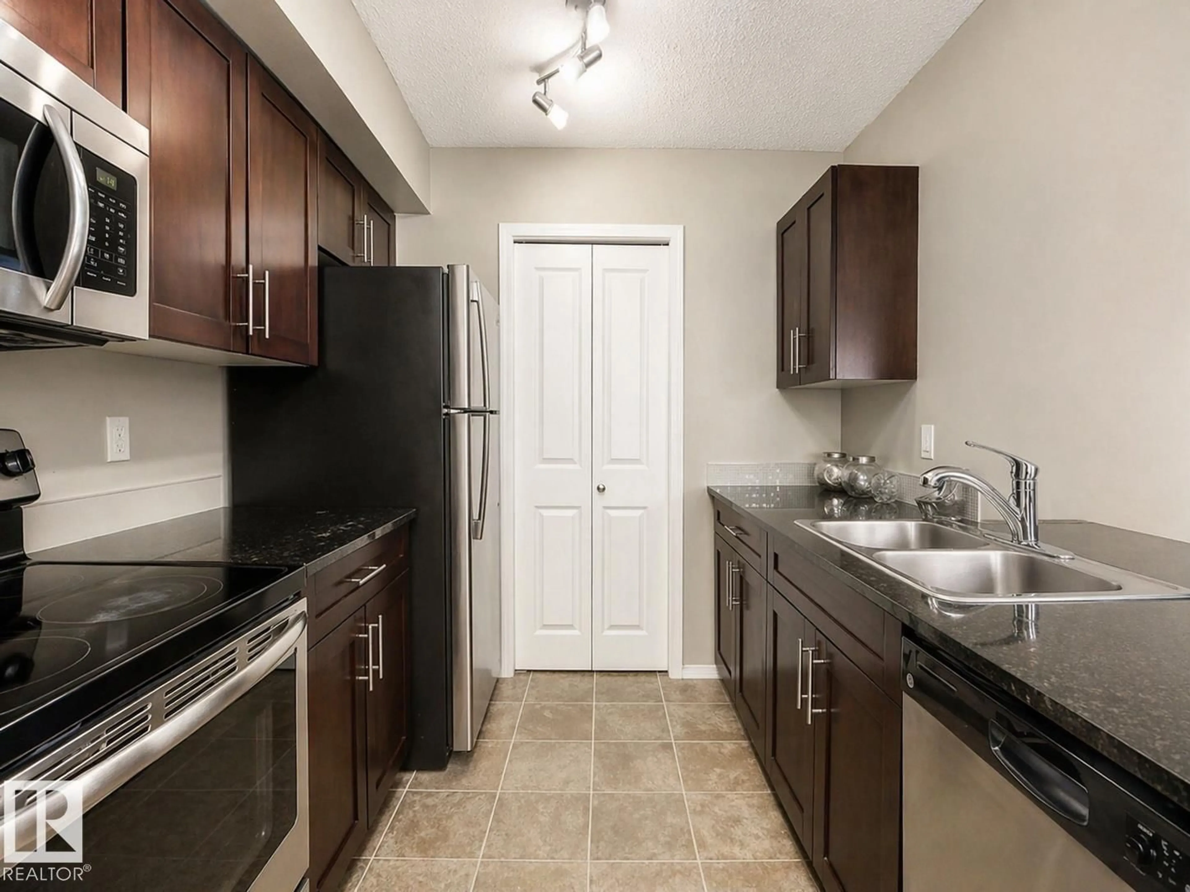 Standard kitchen, unknown for 107 - 209 WATT COMMOM SW, Edmonton Alberta T6X2C6