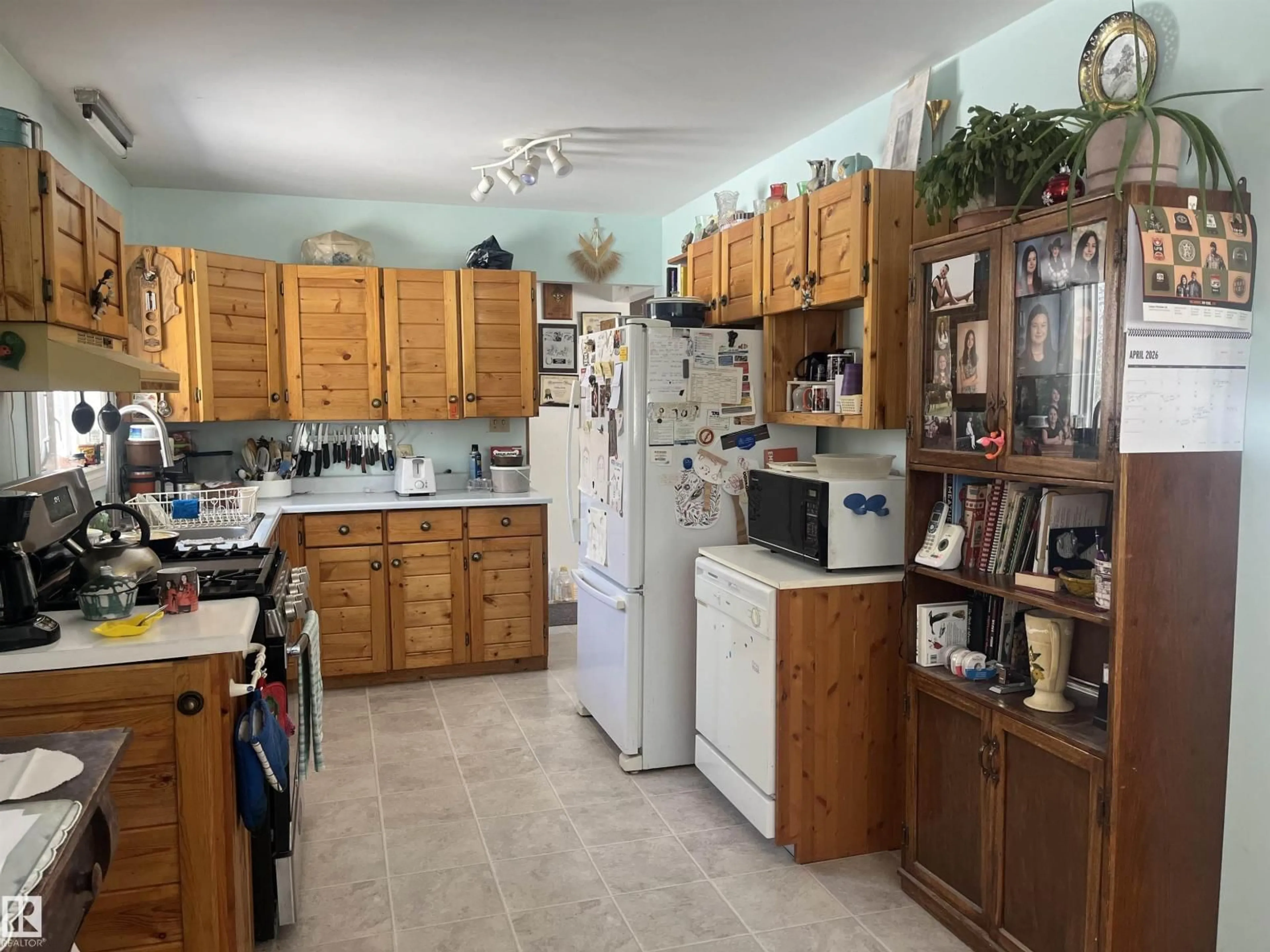 Standard kitchen, unknown for 55131 RANGE ROAD 83, Rural Yellowhead Alberta T0E0T0