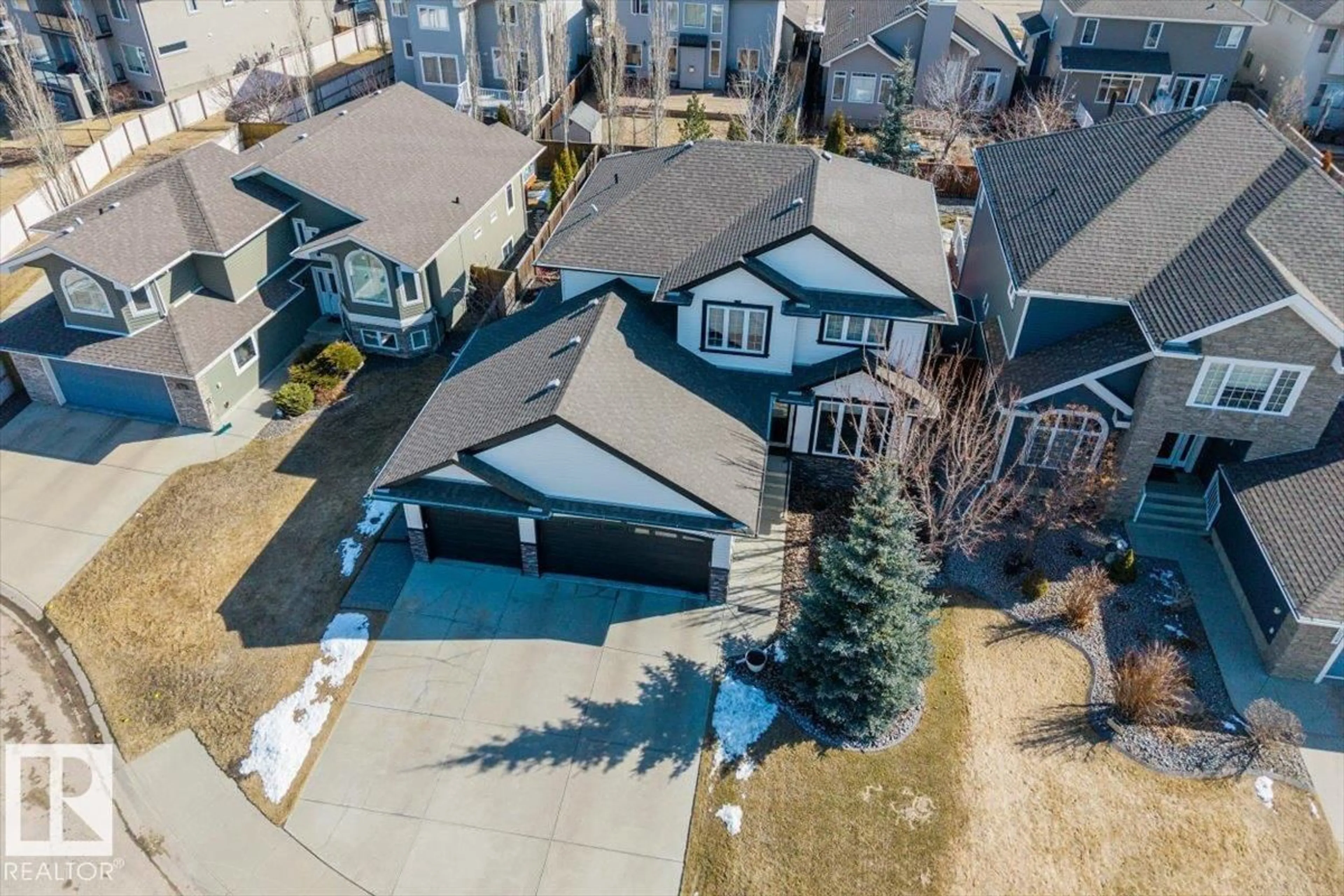 A pic from outside/outdoor area/front of a property/back of a property/a pic from drone, street for 1063 SUMMERWOOD ESTATES RD, Sherwood Park Alberta T8H0E2