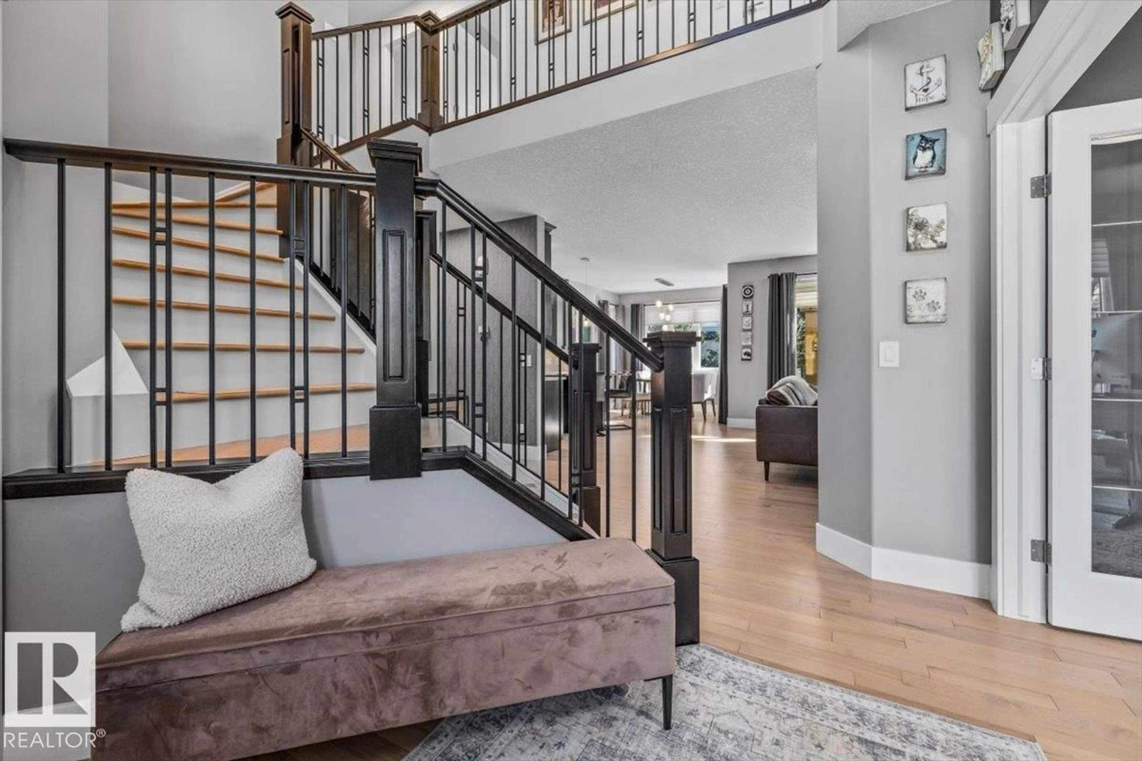 Indoor entryway for 1063 SUMMERWOOD ESTATES RD, Sherwood Park Alberta T8H0E2