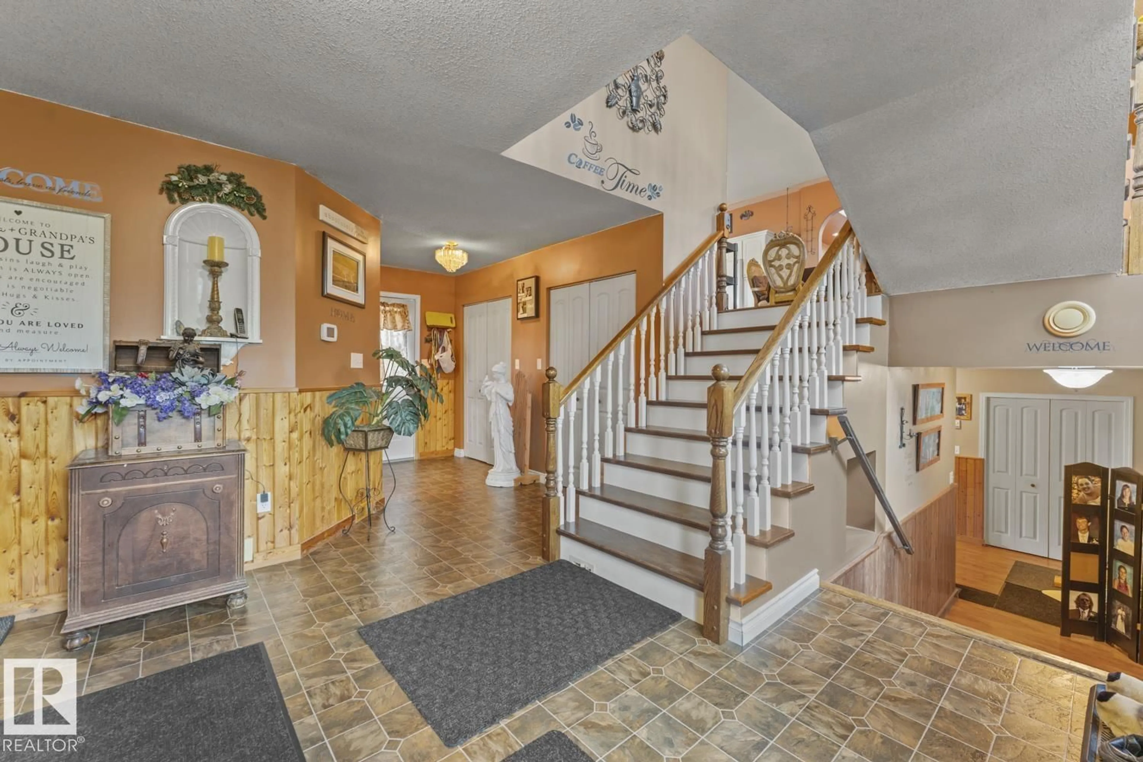 Indoor foyer for 62506 RGE RD 453, Rural Bonnyville M.D. Alberta T9N2H3