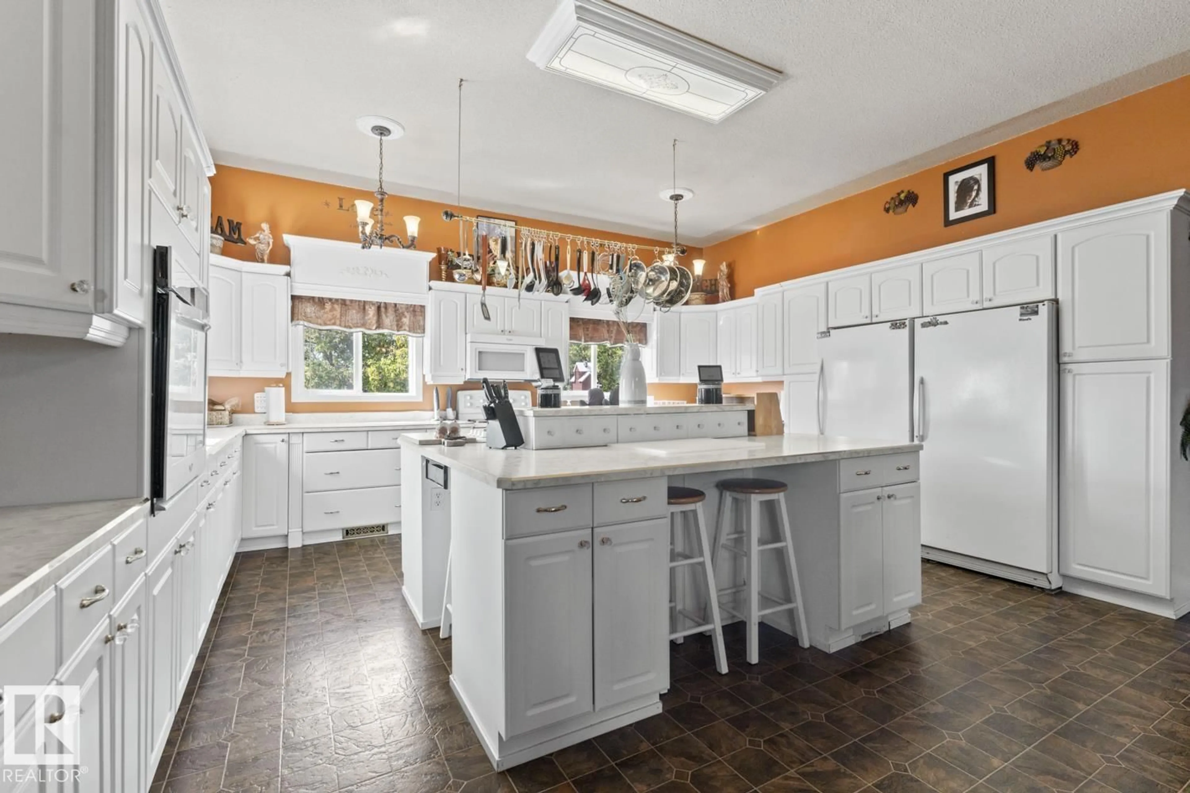 Open concept kitchen, ceramic/tile floor for 62506 RGE RD 453, Rural Bonnyville M.D. Alberta T9N2H3