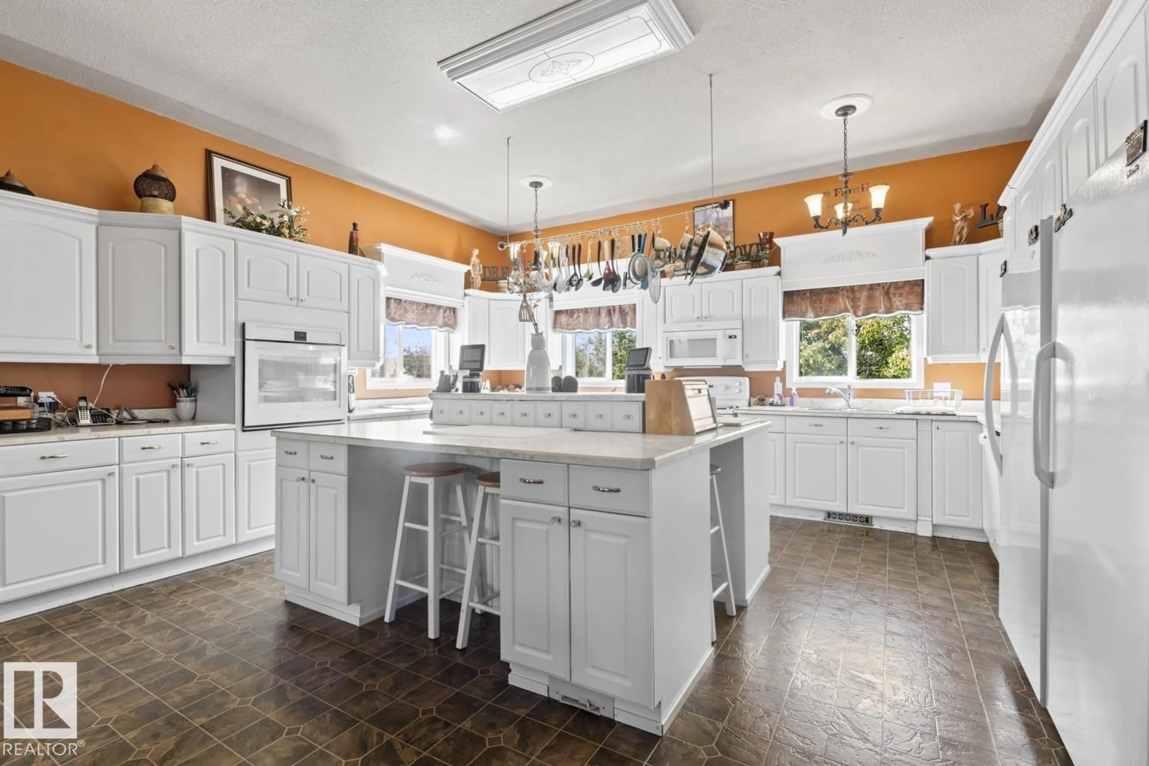 Open concept kitchen, ceramic/tile floor for 62506 RGE RD 453, Rural Bonnyville M.D. Alberta T9N2H3