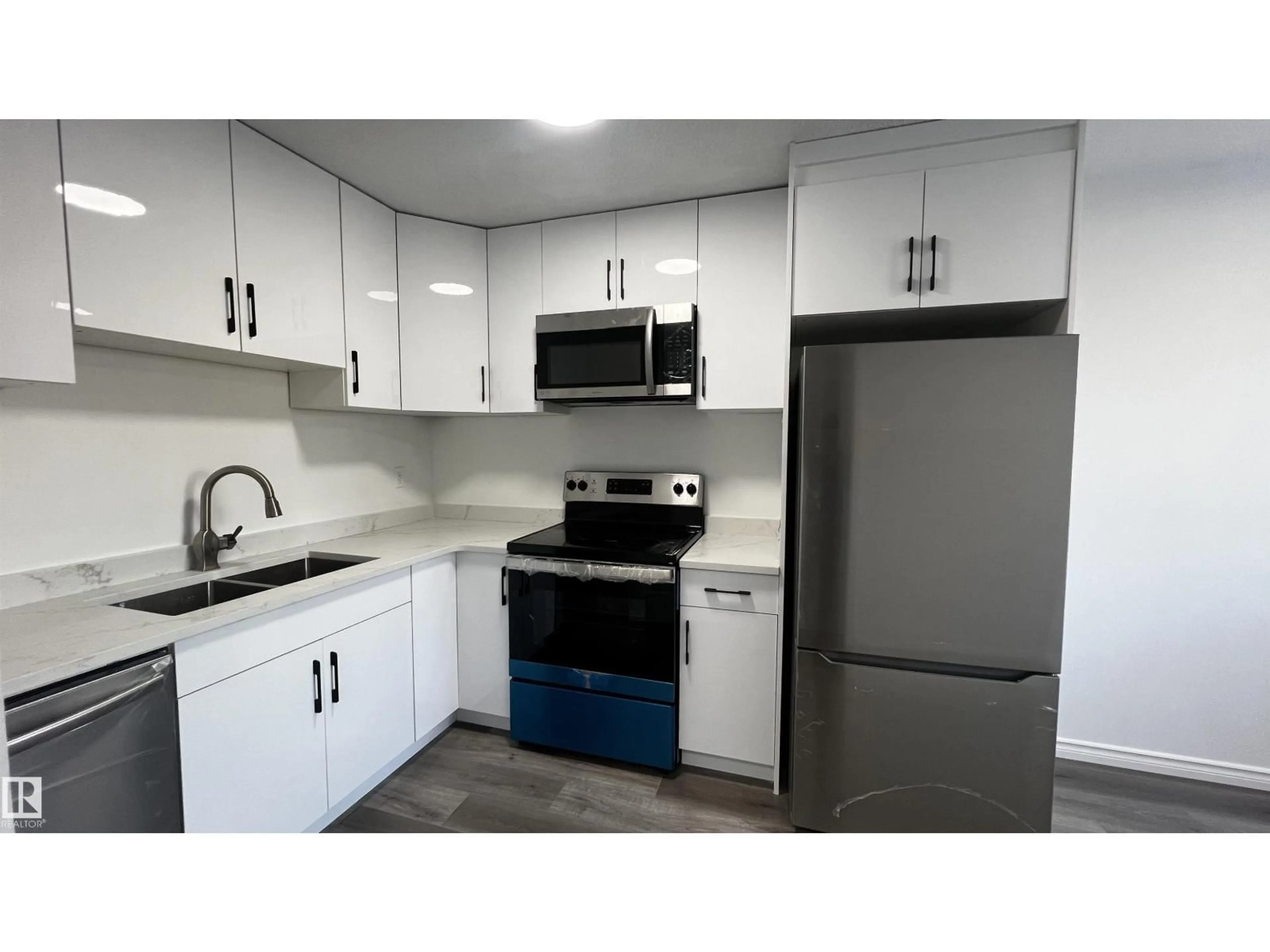 Standard kitchen, unknown for 3323 107 AV, Edmonton Alberta T5W0C6