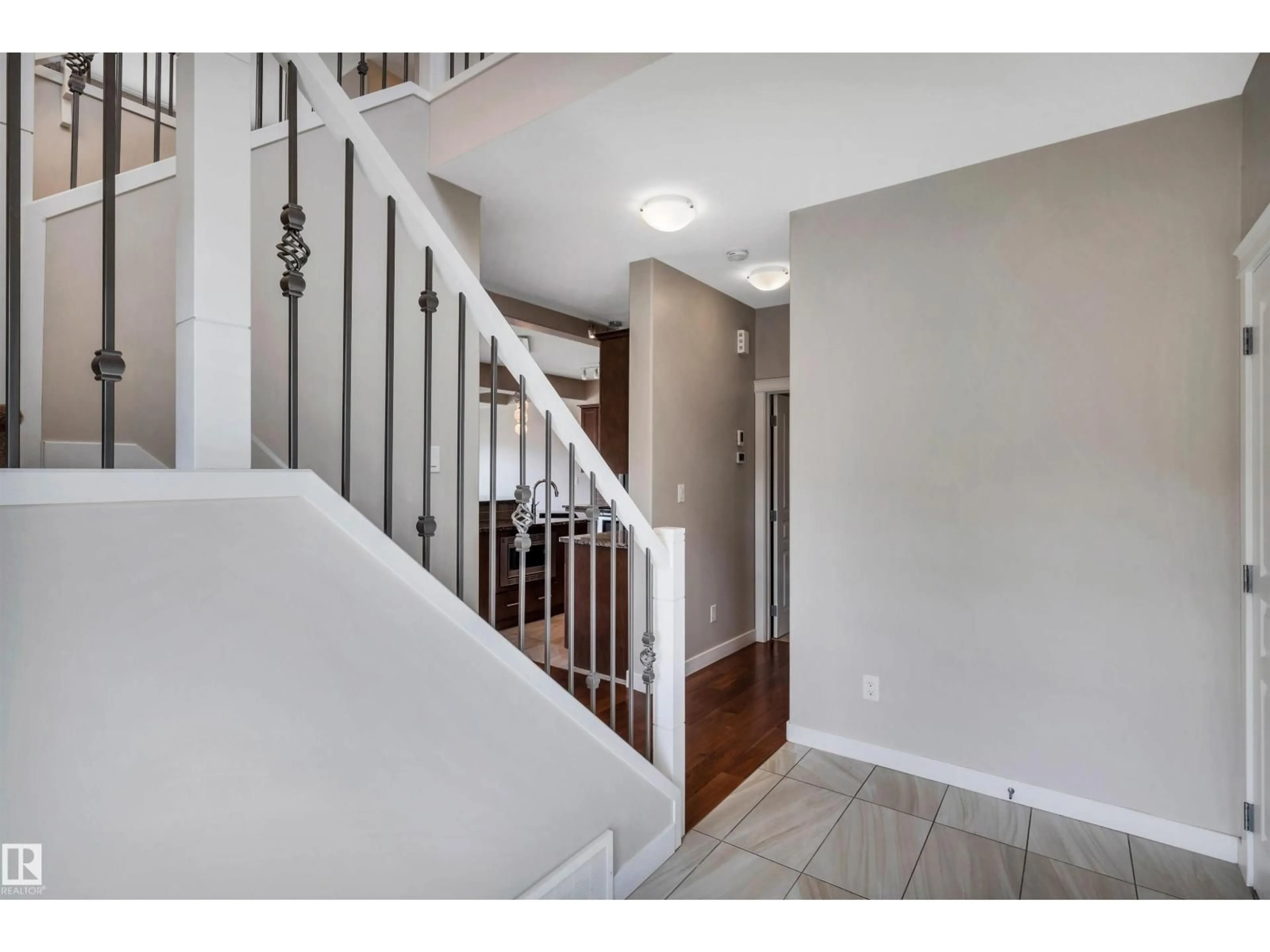 Indoor entryway for 1461 WATT DR, Edmonton Alberta T6X1T1