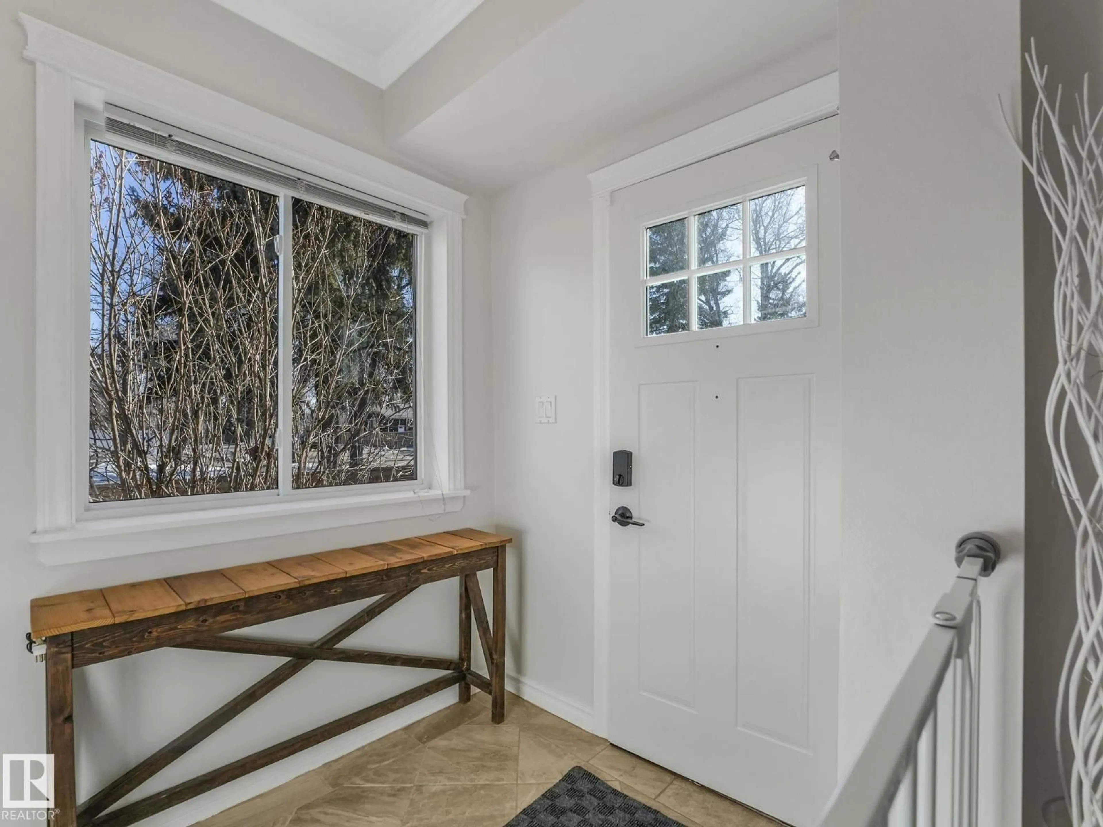 Indoor entryway for 10007 107 ST, Fort Saskatchewan Alberta T8L2H5