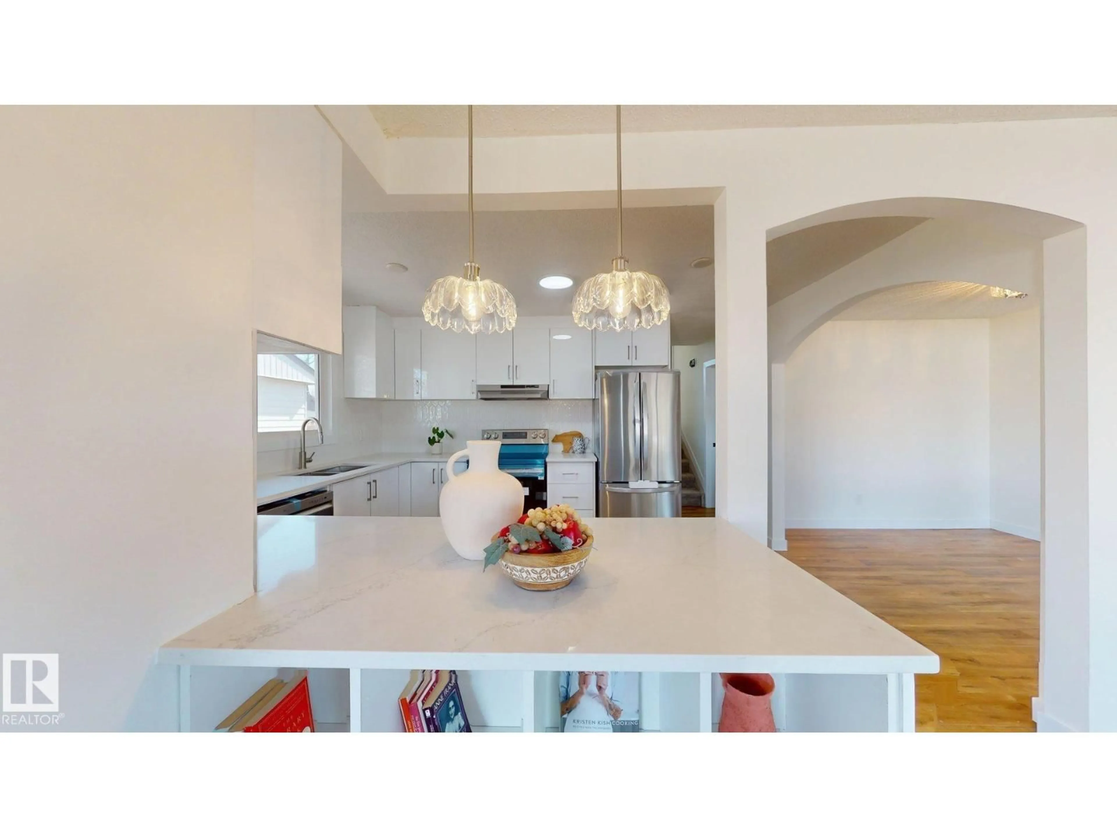 Contemporary kitchen, unknown for 8515 86 AV, Edmonton Alberta T6C1J4