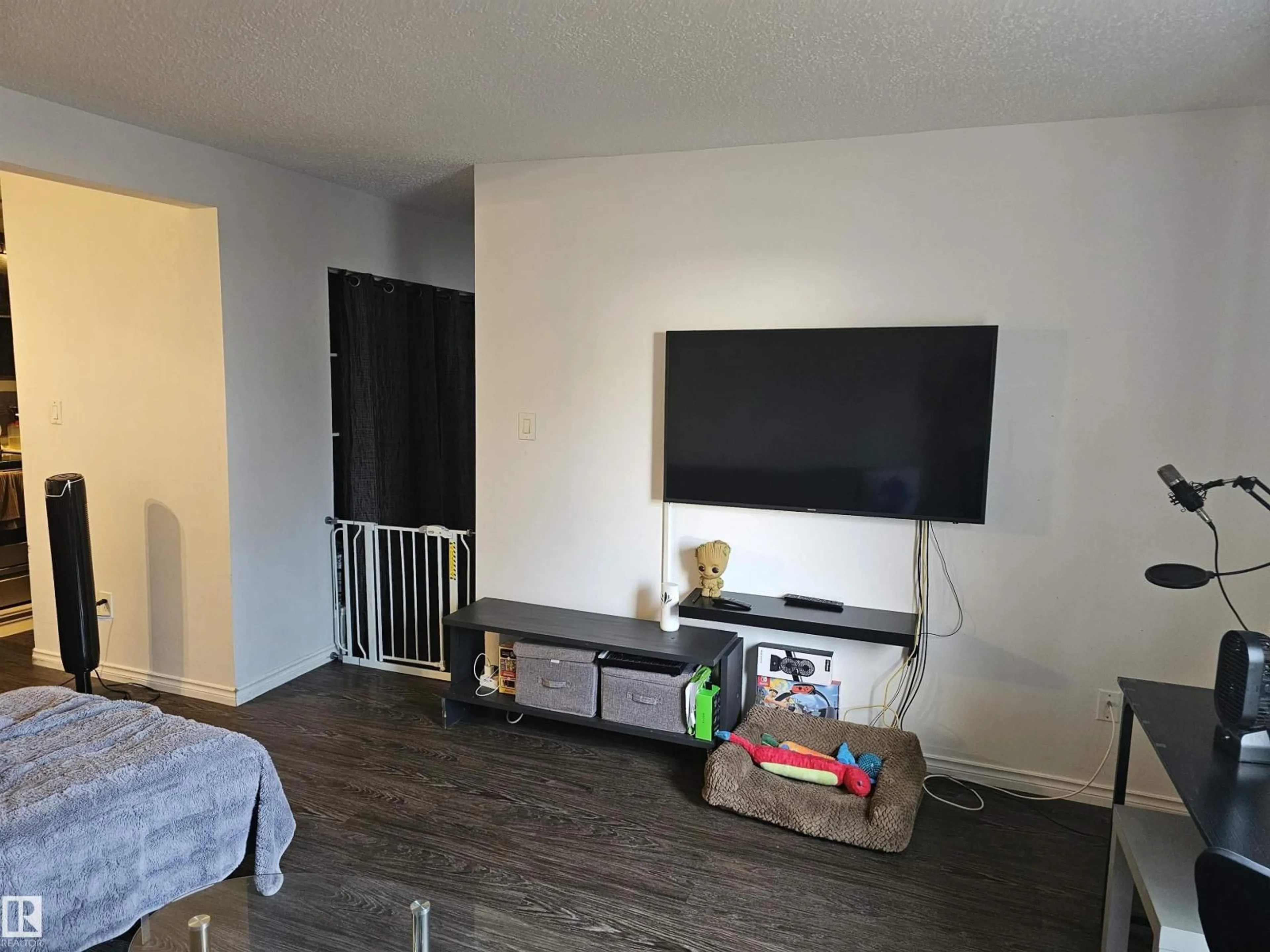 A pic of a room for 844 ERIN PL, Edmonton Alberta T5T1M6
