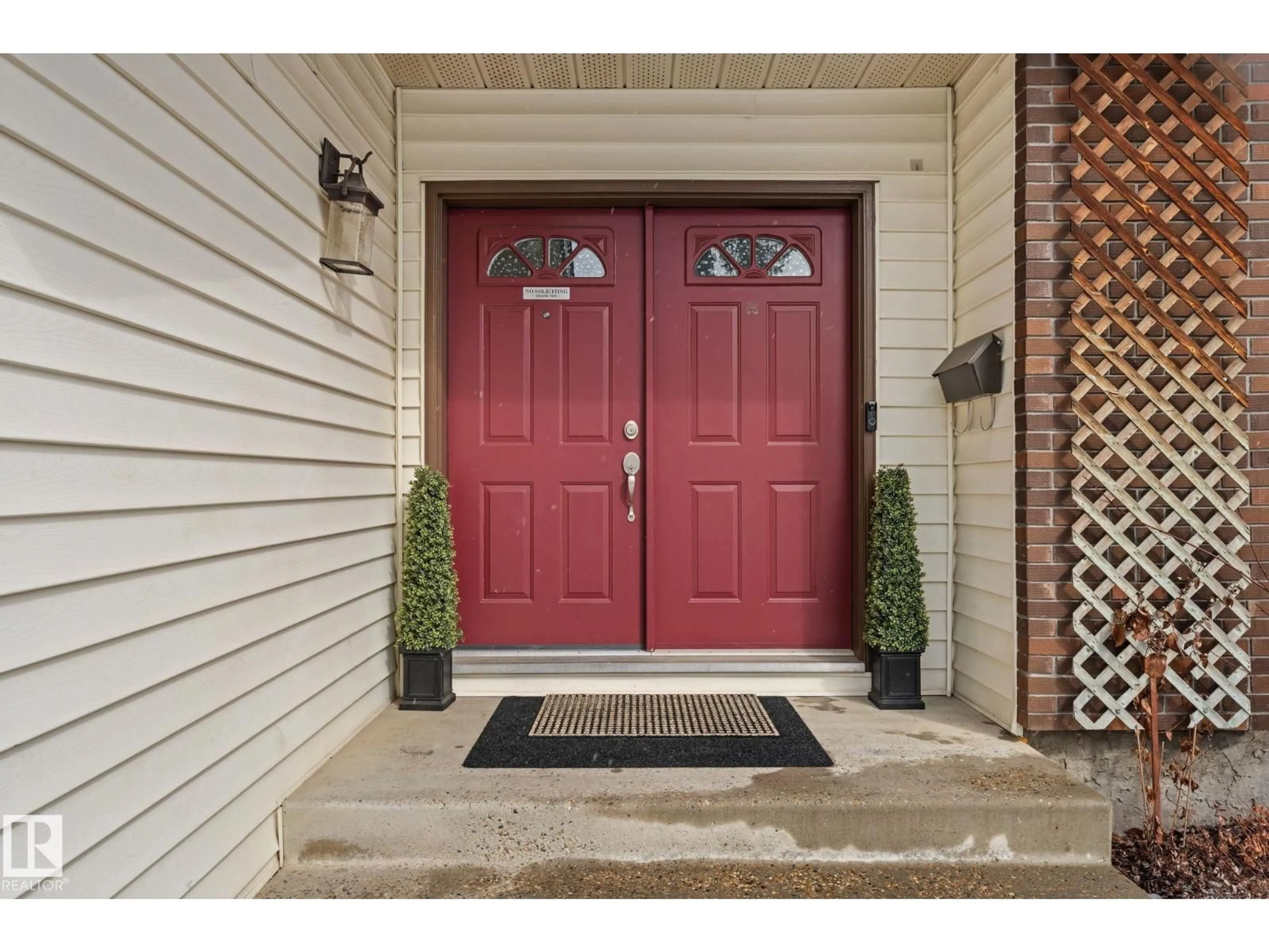 Indoor entryway for 7252 152C AV, Edmonton Alberta T5C3L9
